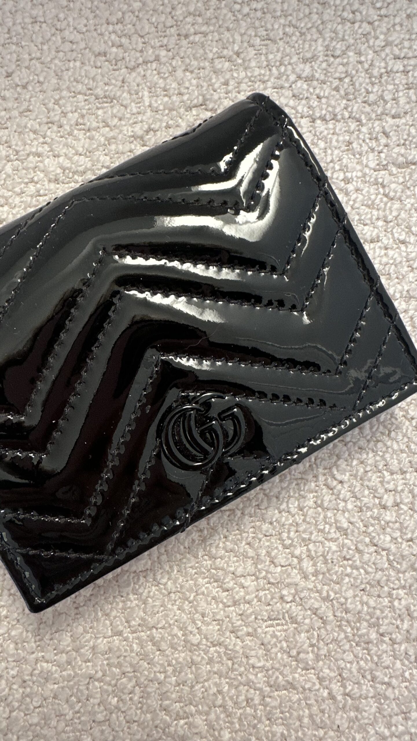 Gucci marmont czarny lakierowany portfel - obrazek 3