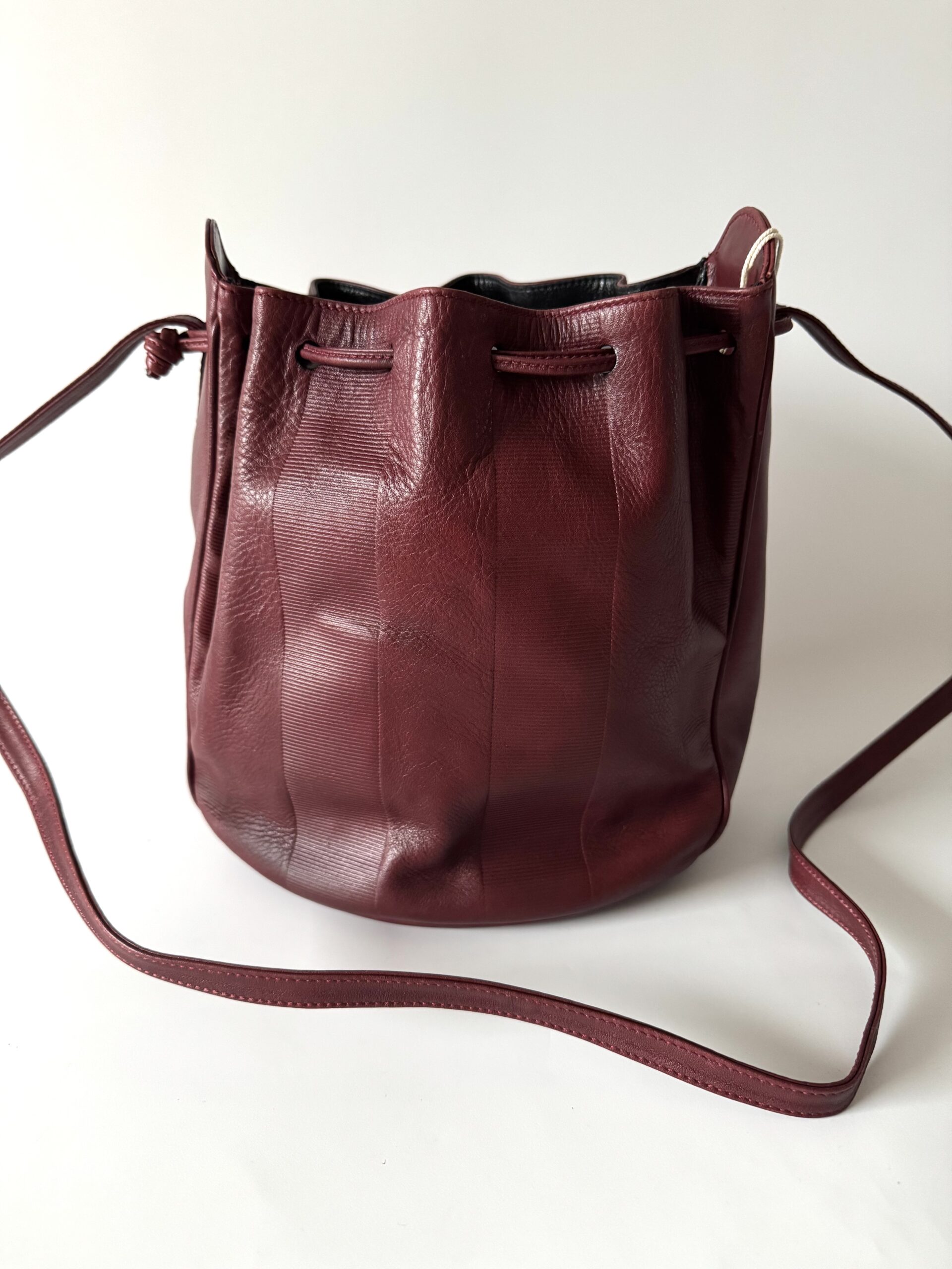 FENDI Vintage Leather Bucket Bag - torebka worek - obrazek 6