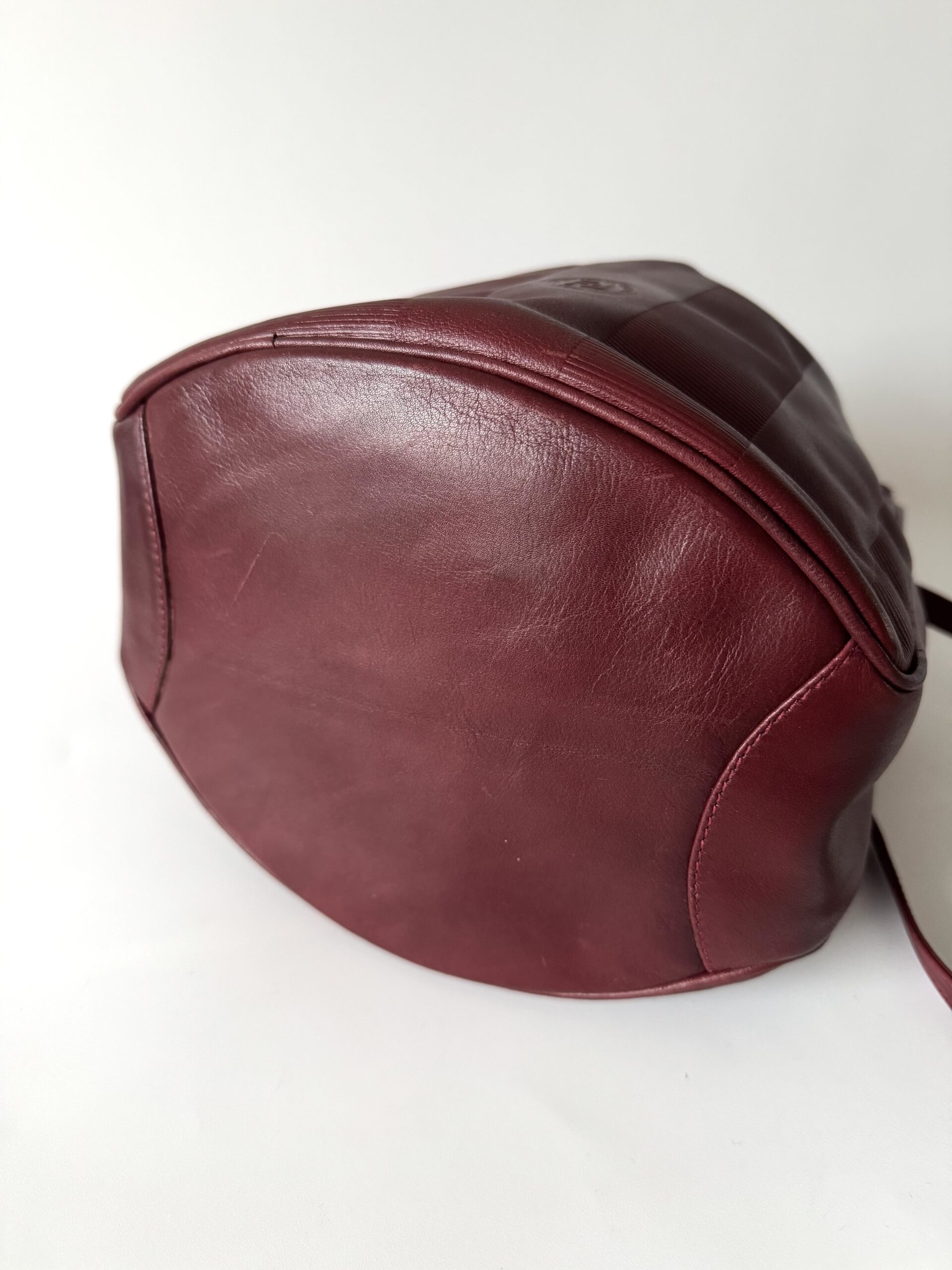 FENDI Vintage Leather Bucket Bag - torebka worek - obrazek 5