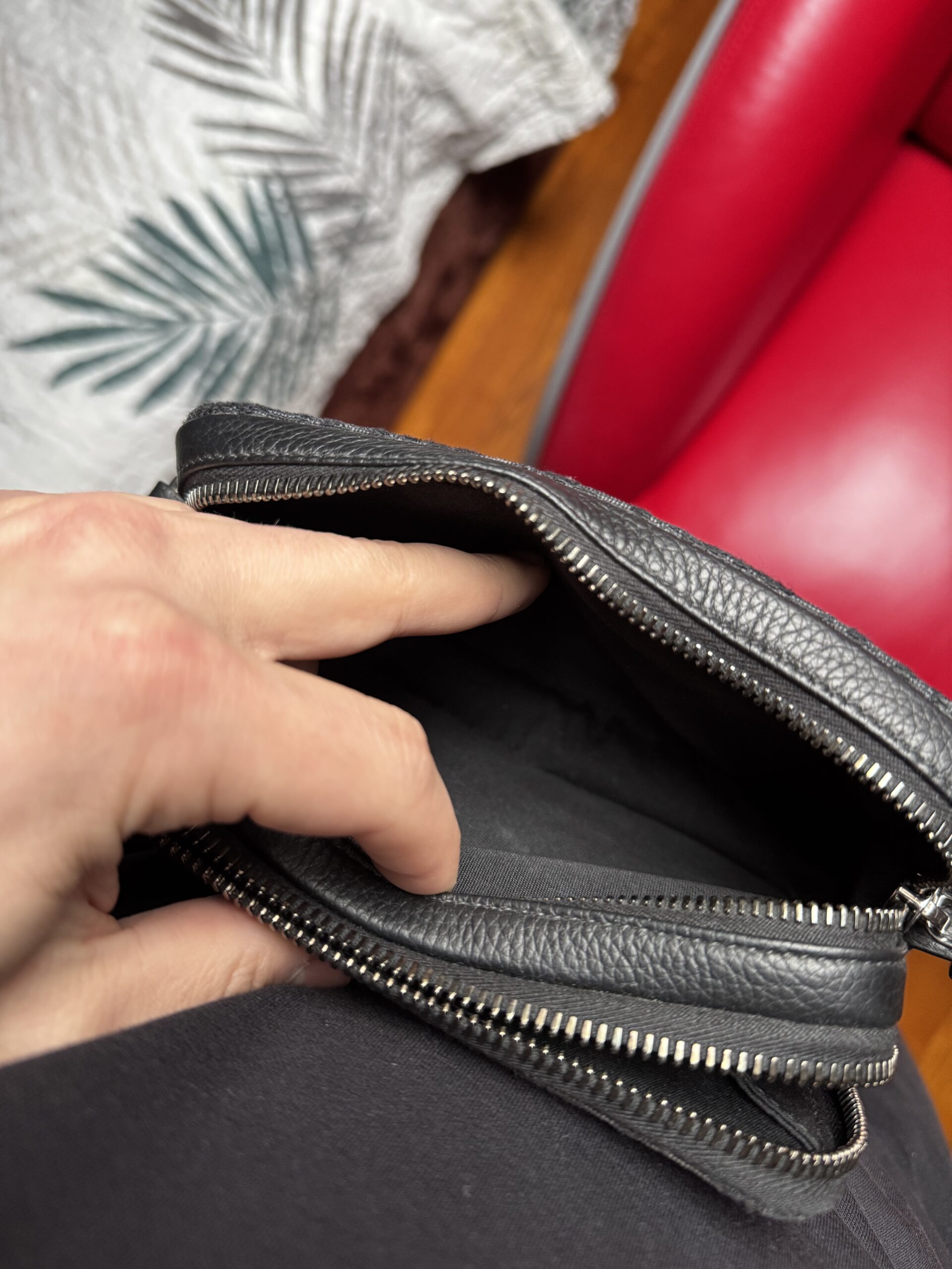 Dior Oblique Zipped Pouch Bag Black - obrazek 9