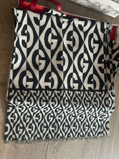 Gucci klasyka szal czarno biały - obrazek 5