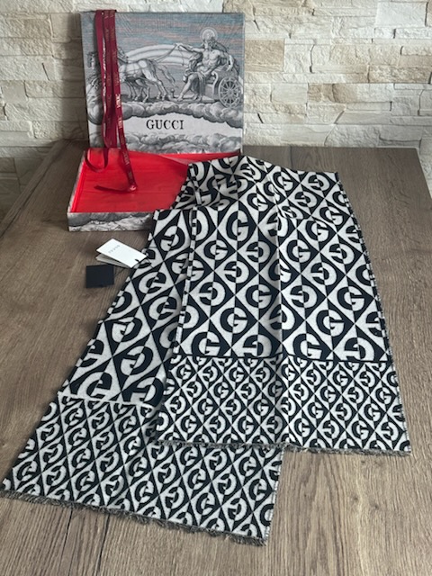 Gucci klasyka szal czarno biały