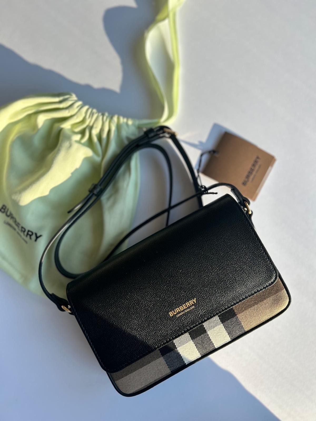 Burberry Hampshire Check Canvas Leather Crossbody Black Torebka - obrazek 3