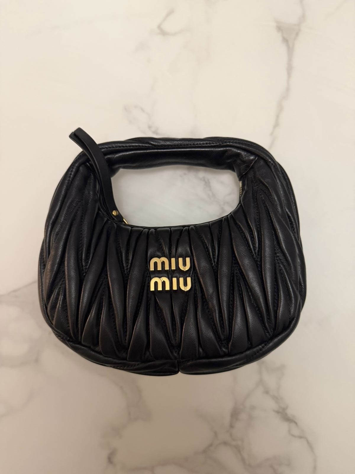 Miu Miu Wander matelassé suede bag czarna torebka