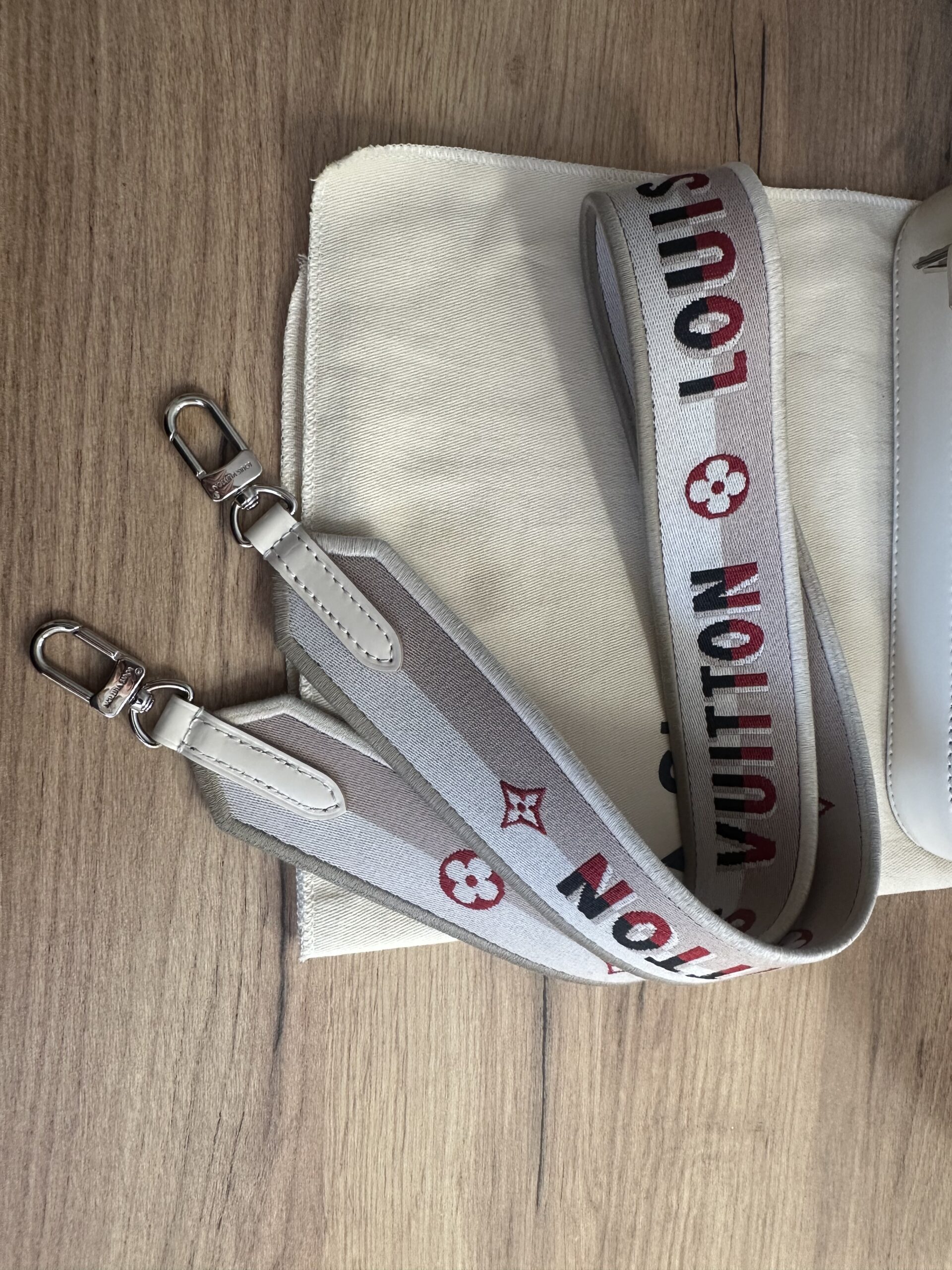 Louis Vuitton Alma epi leather z paskiem - obrazek 5