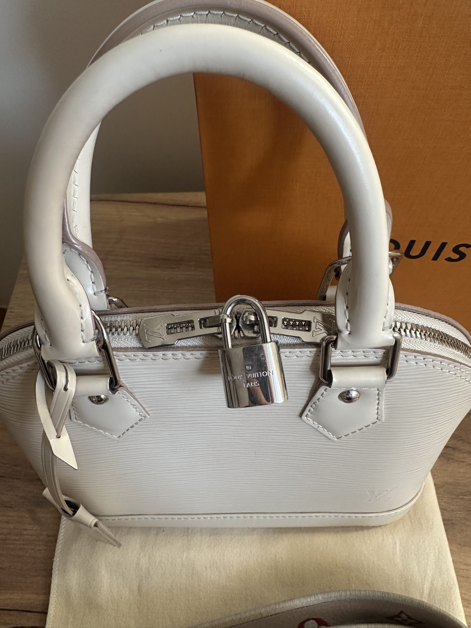 Louis Vuitton Alma epi leather z paskiem - obrazek 4