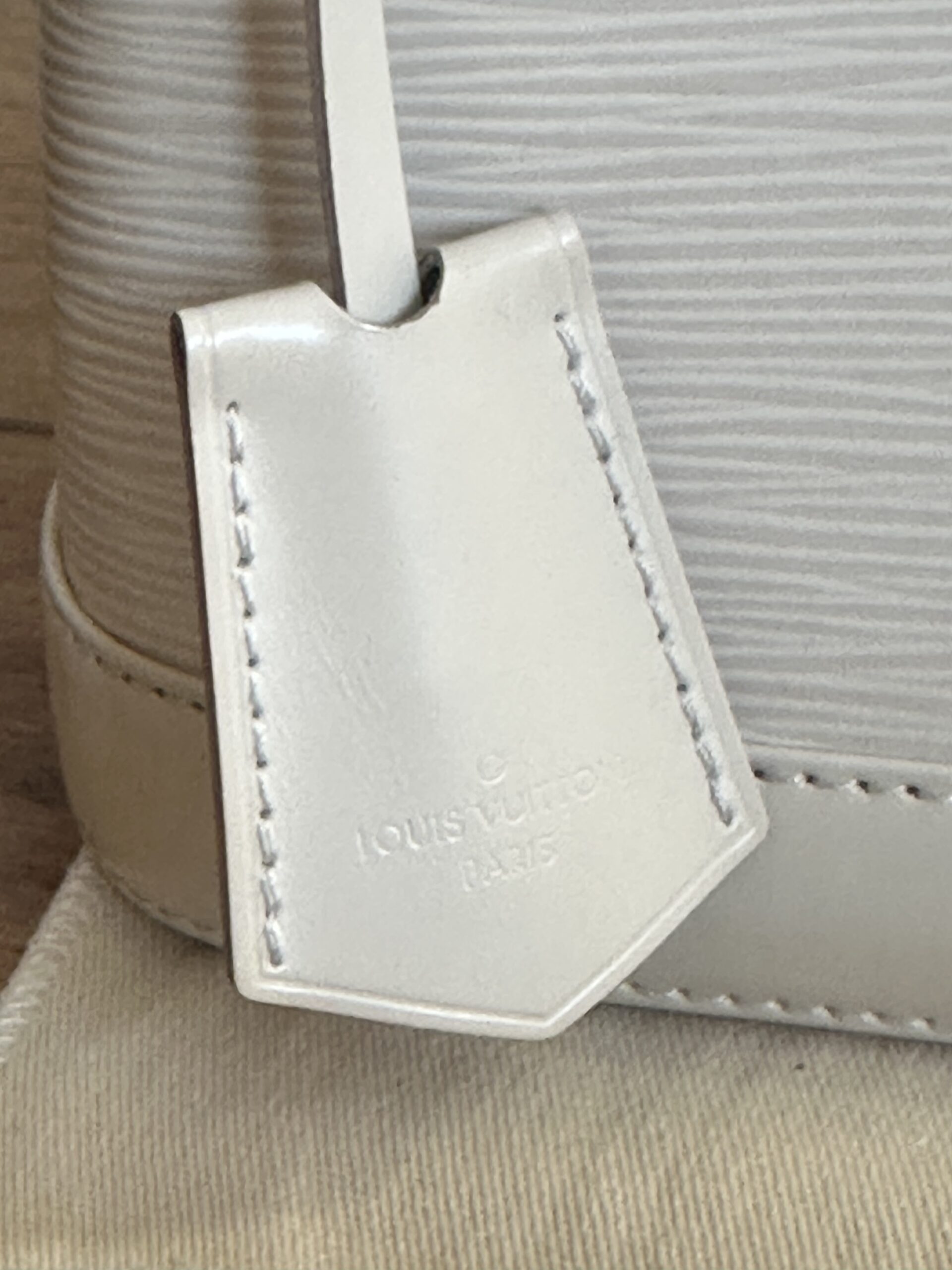 Louis Vuitton Alma epi leather z paskiem - obrazek 3