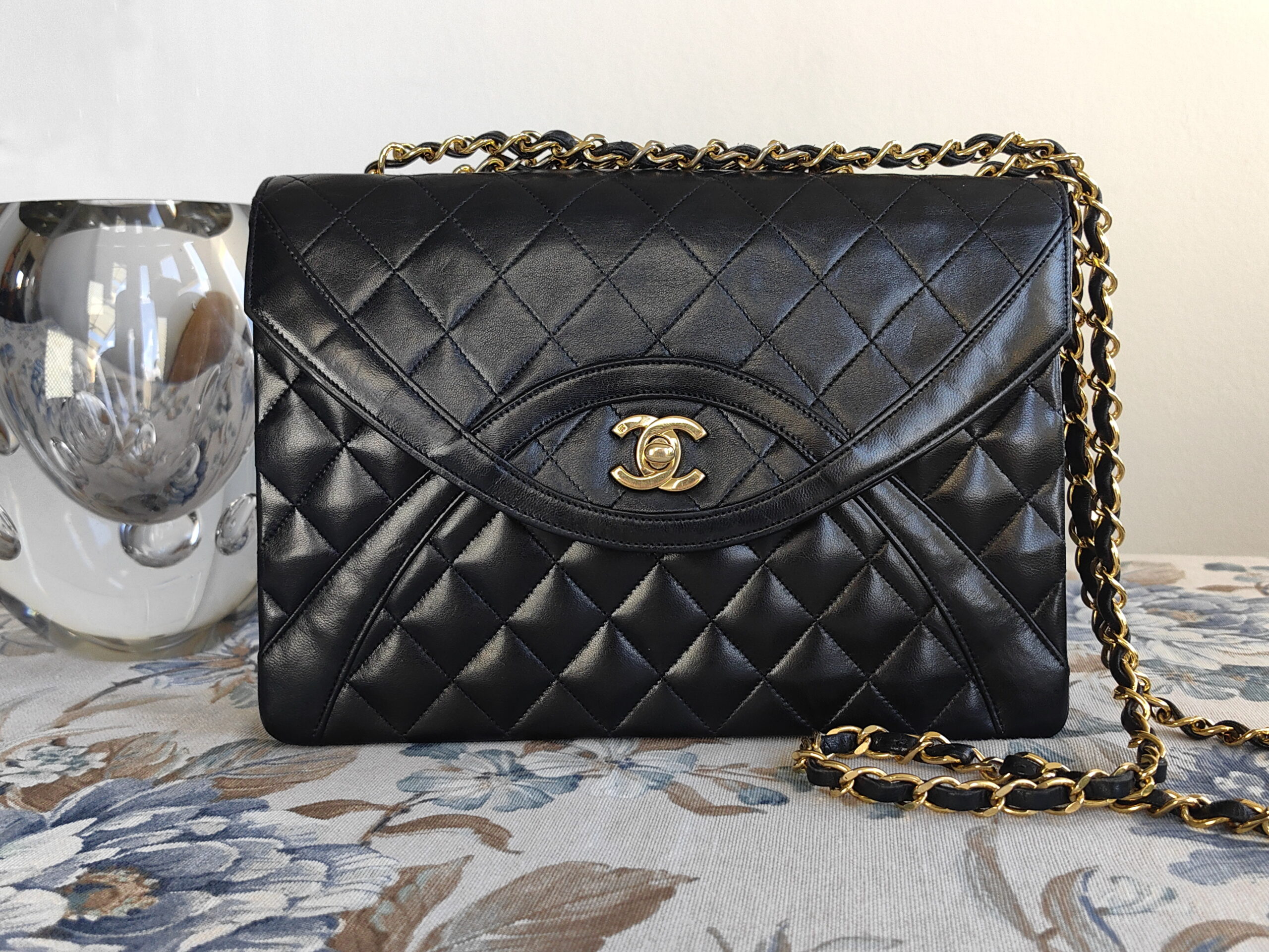 CHANEL medium box flap crossbody bag torebka - obrazek 2