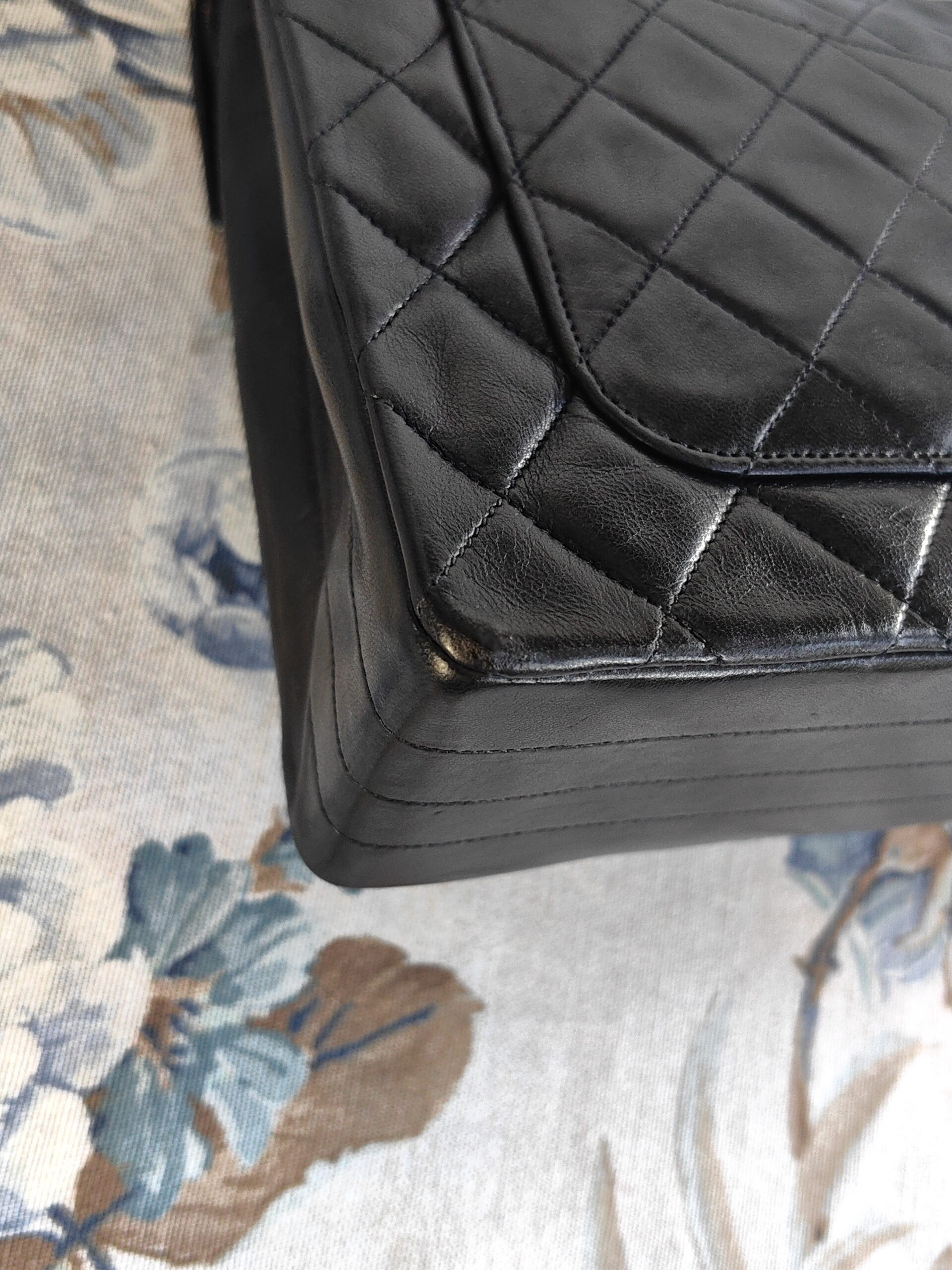 CHANEL medium box flap crossbody bag torebka - obrazek 15