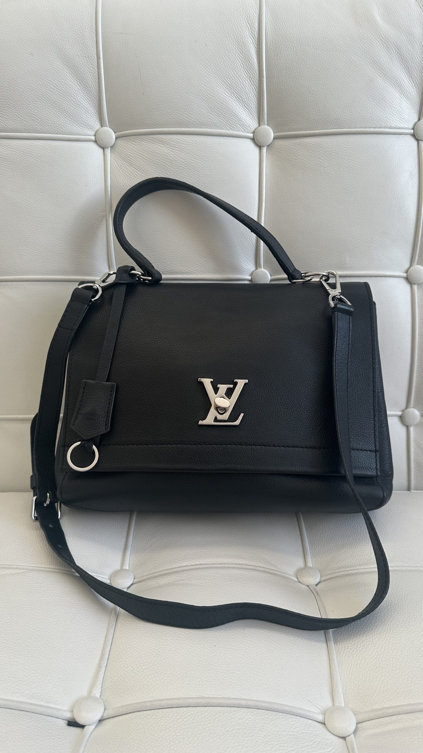 Louis Vuitton calfskin leather lockme czarna torebka - obrazek 2