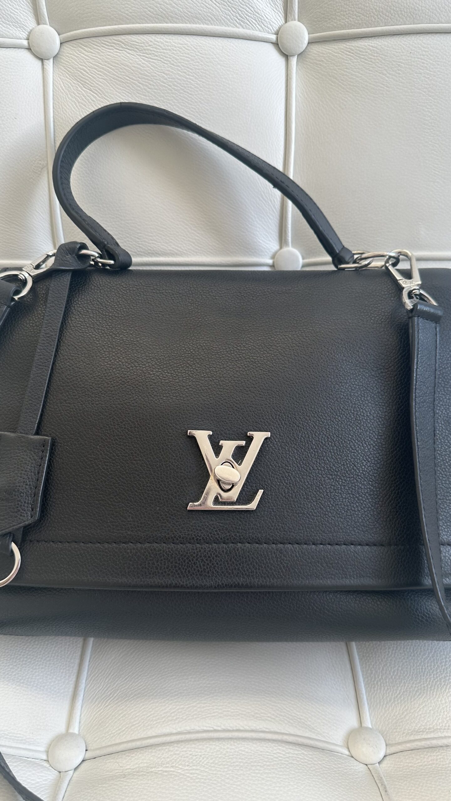 Louis Vuitton calfskin leather lockme czarna torebka - obrazek 3