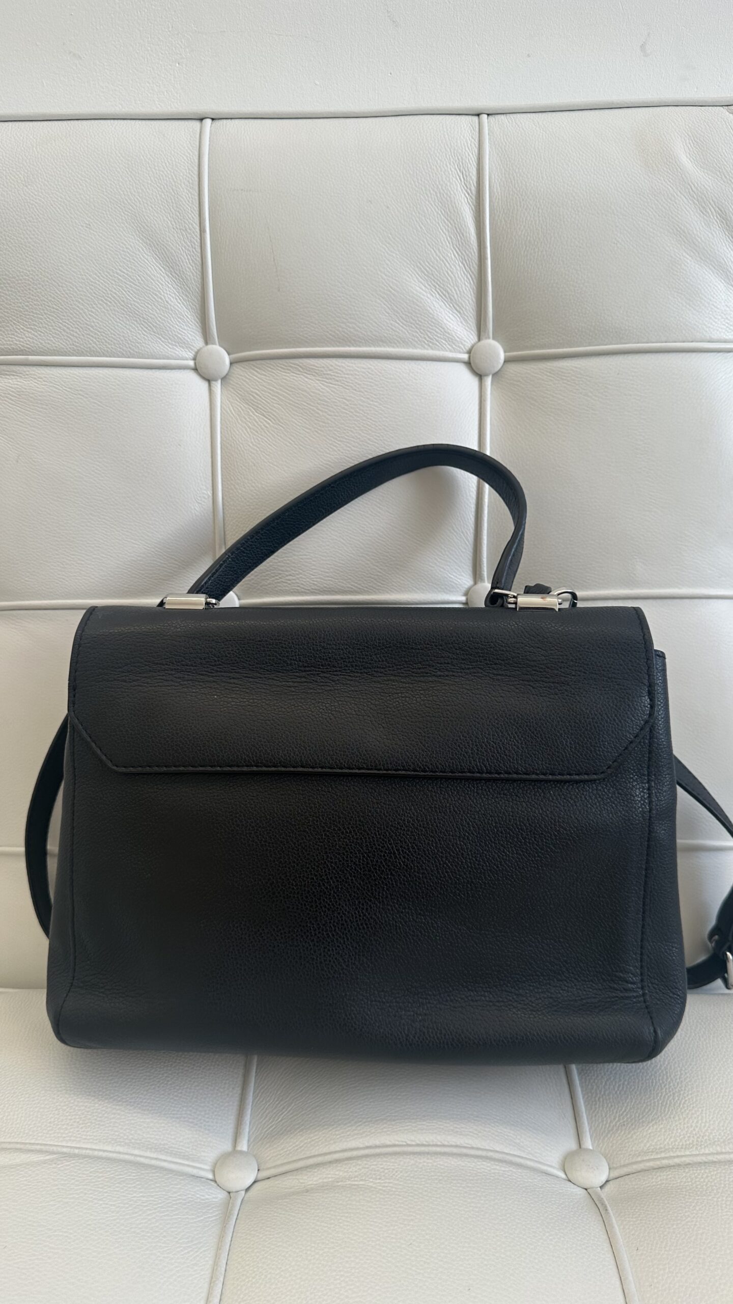 Louis Vuitton calfskin leather lockme czarna torebka - obrazek 4