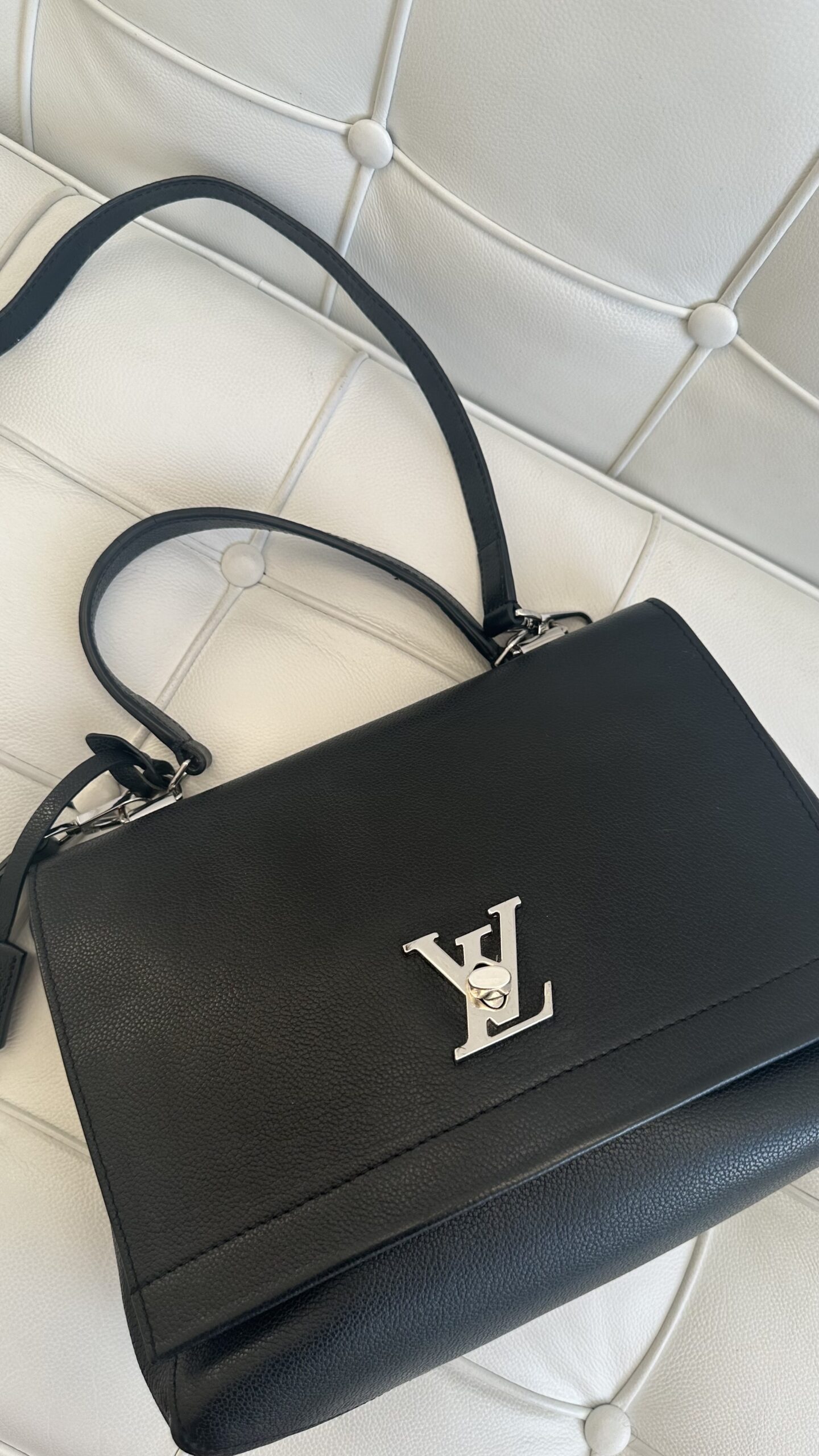 Louis Vuitton calfskin leather lockme czarna torebka - obrazek 5