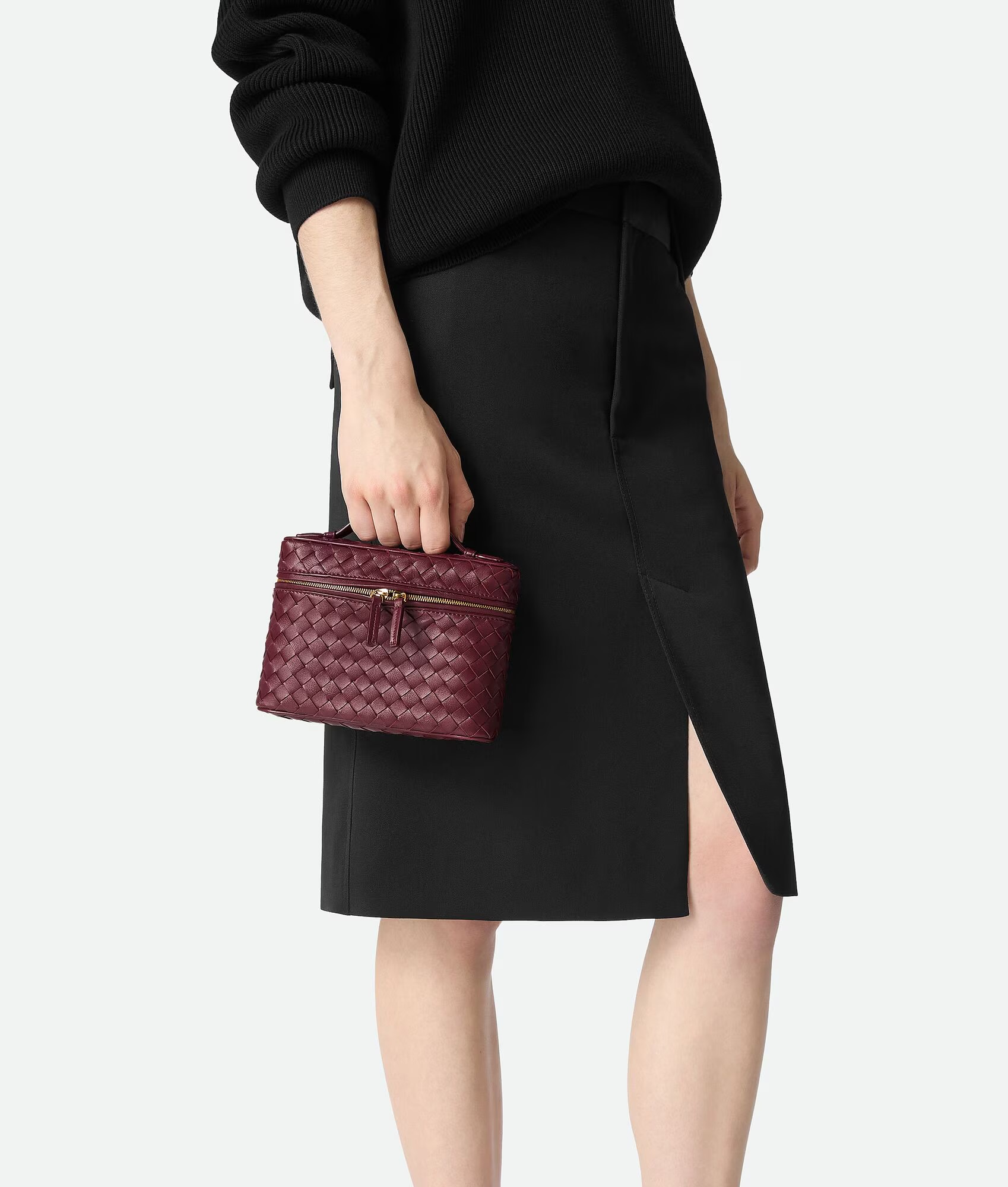 Bottega Veneta Soft Vanity bordowy kuferek - obrazek 9