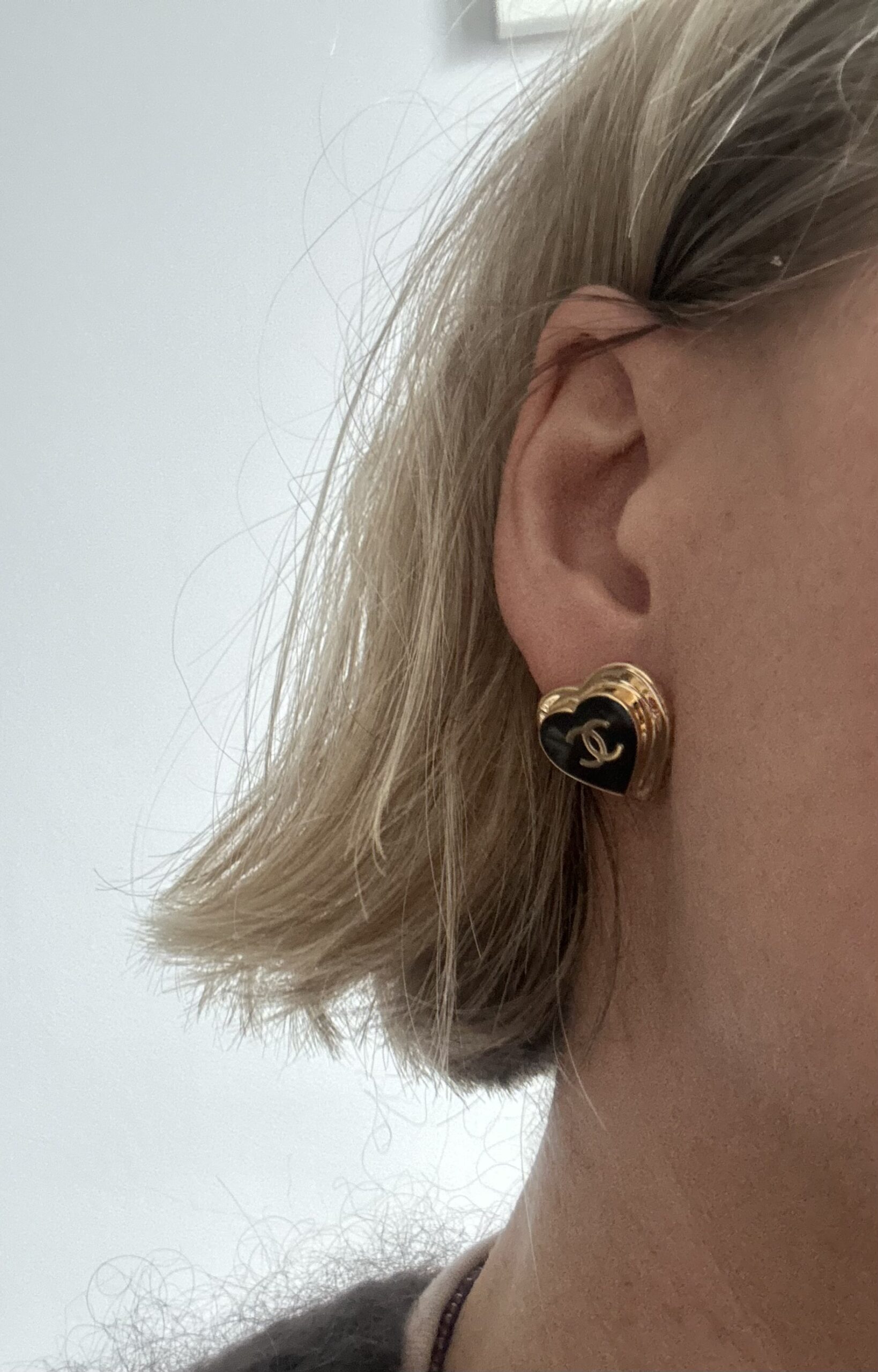Chanel kolczyki serca złoto i czerń - obrazek 6