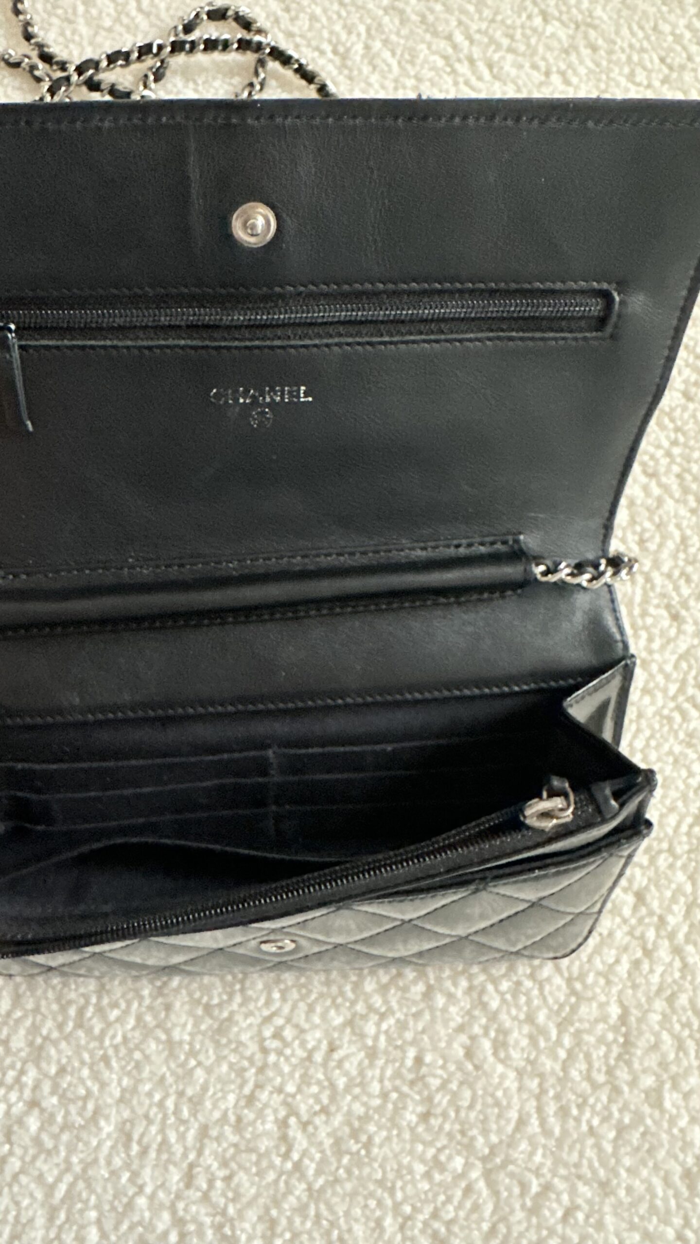 Chanel wallet on chain lakierowana pikowana torebka na łańcuszku - obrazek 7