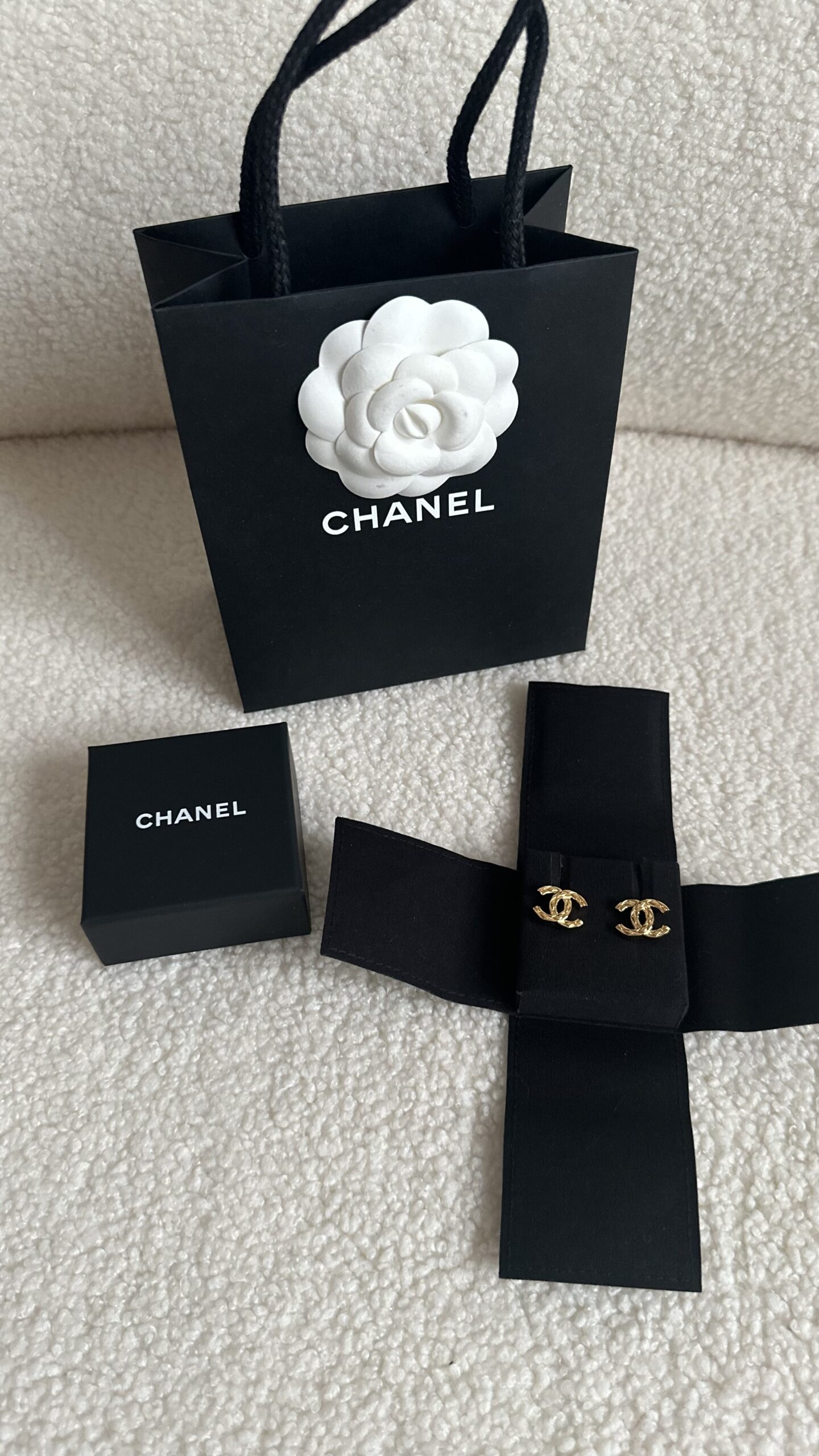 Chanel klasyczne kolczyki w kolorze złota