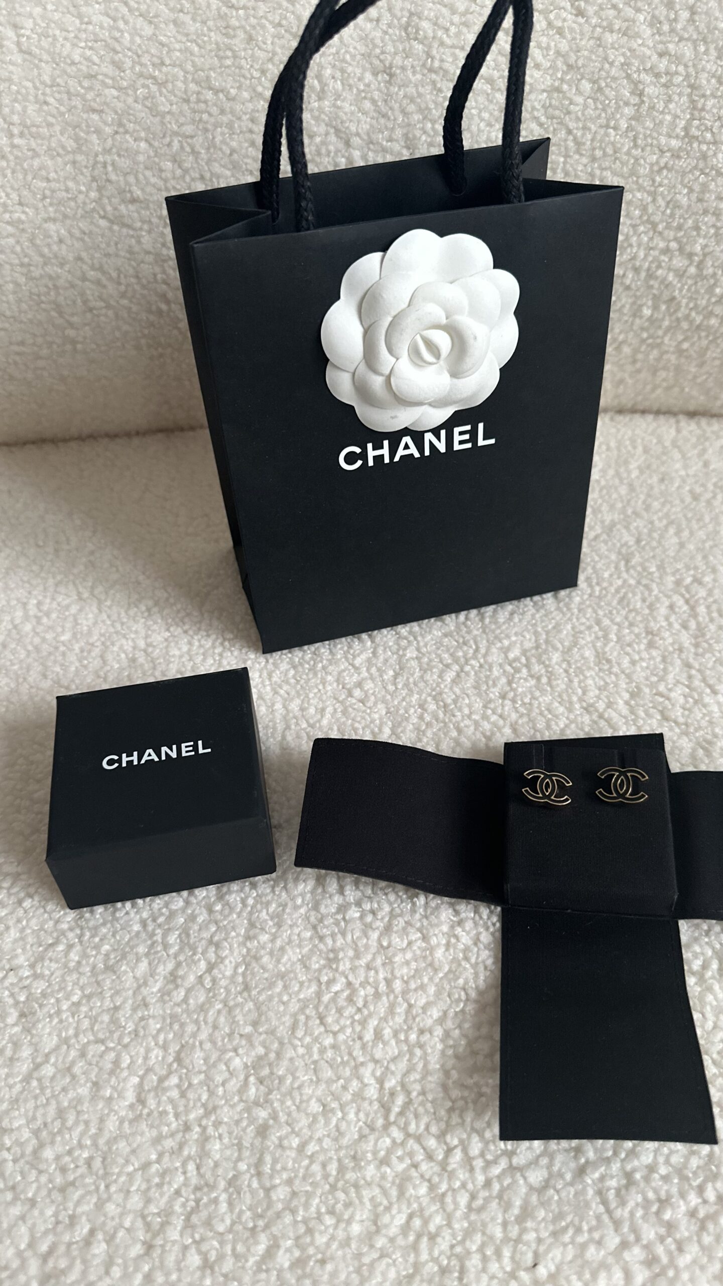 Chanel kolczyki złoto i czarna emalia