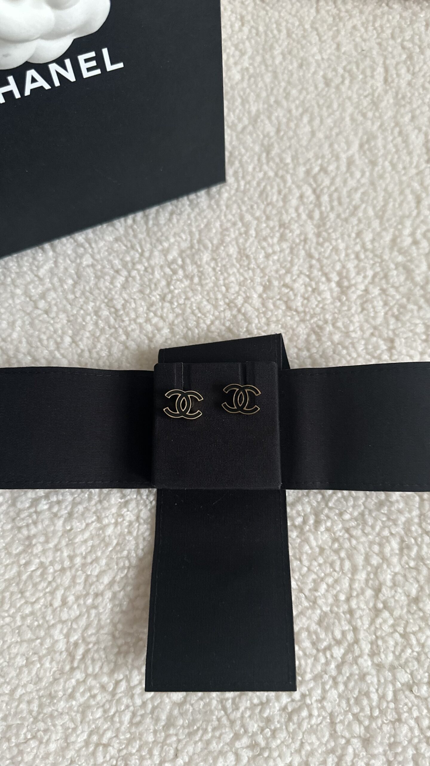 Chanel kolczyki złoto i czarna emalia - obrazek 2