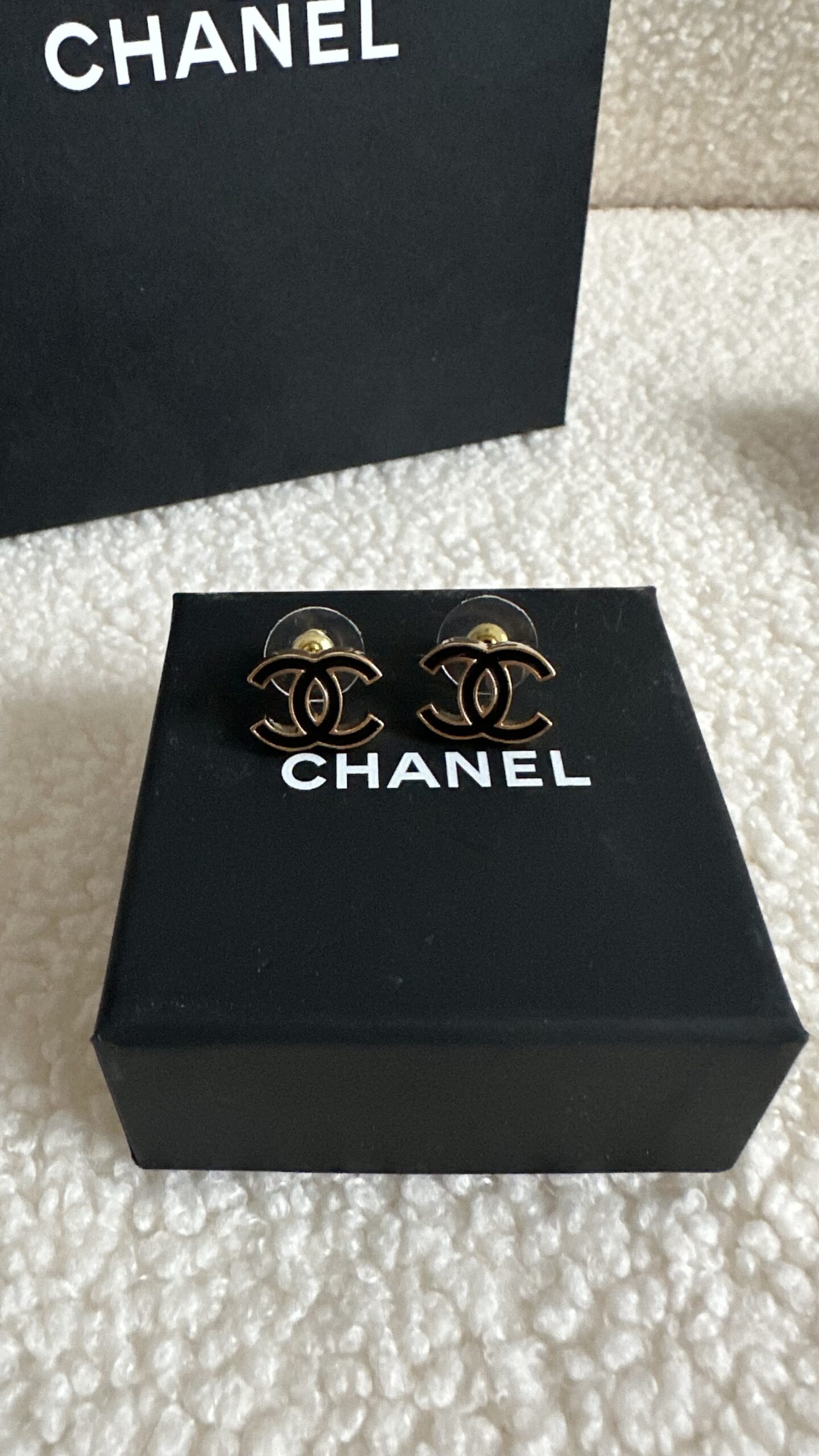 Chanel kolczyki złoto i czarna emalia - obrazek 3