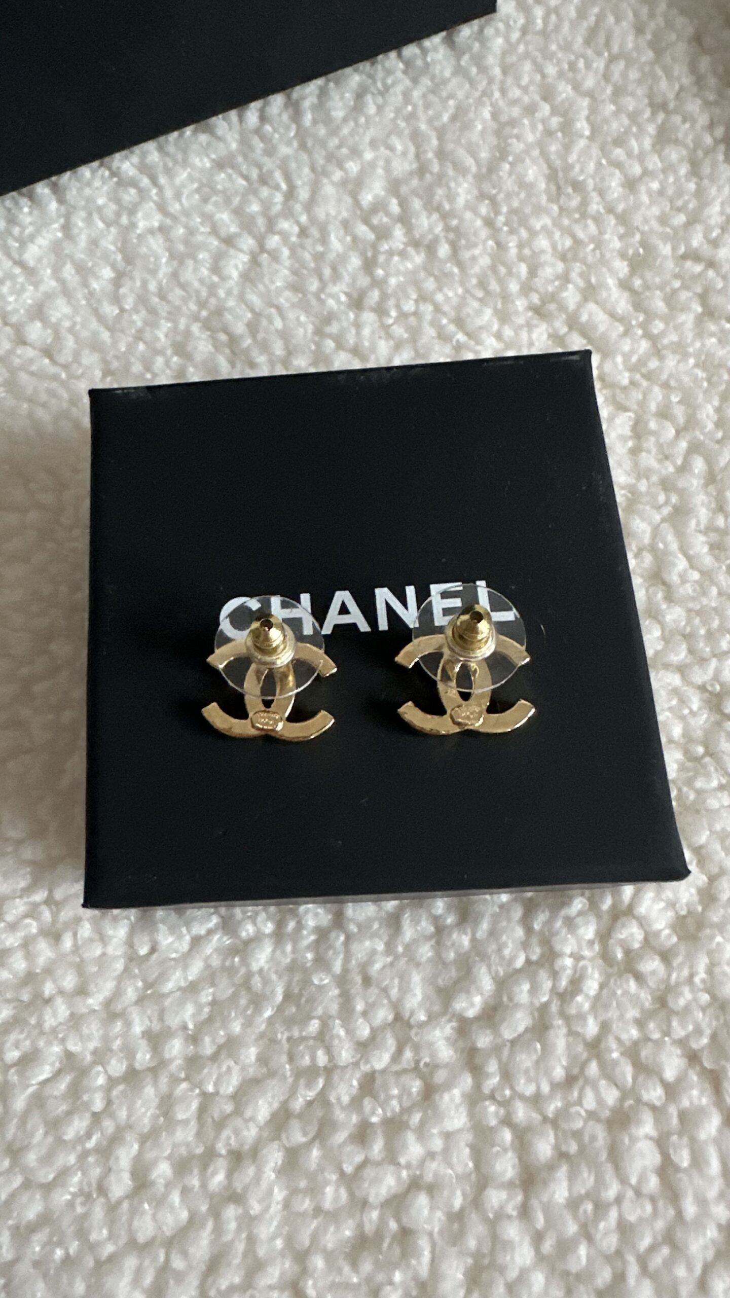 Chanel kolczyki złoto i czarna emalia - obrazek 4