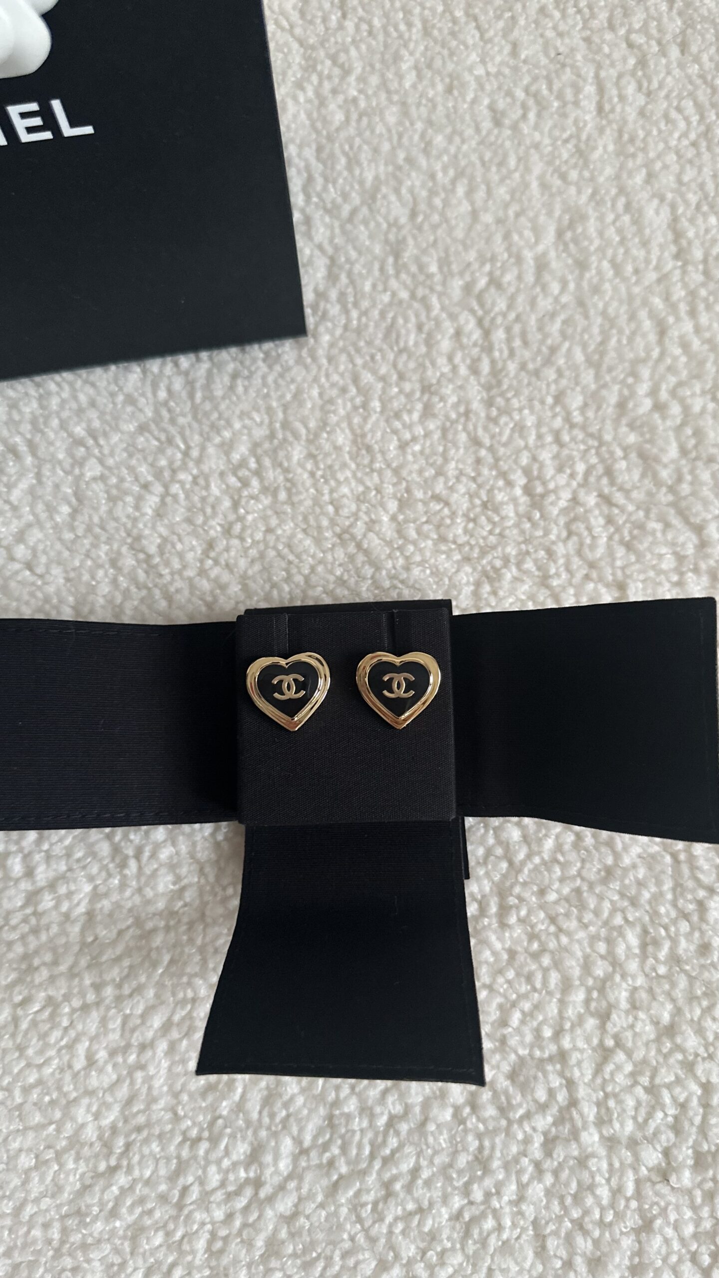 Chanel kolczyki serca złoto i czerń - obrazek 2