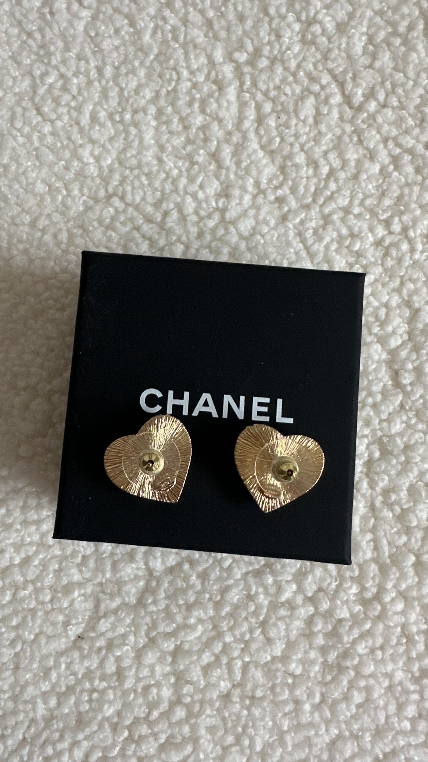 Chanel kolczyki serca złoto i czerń - obrazek 5