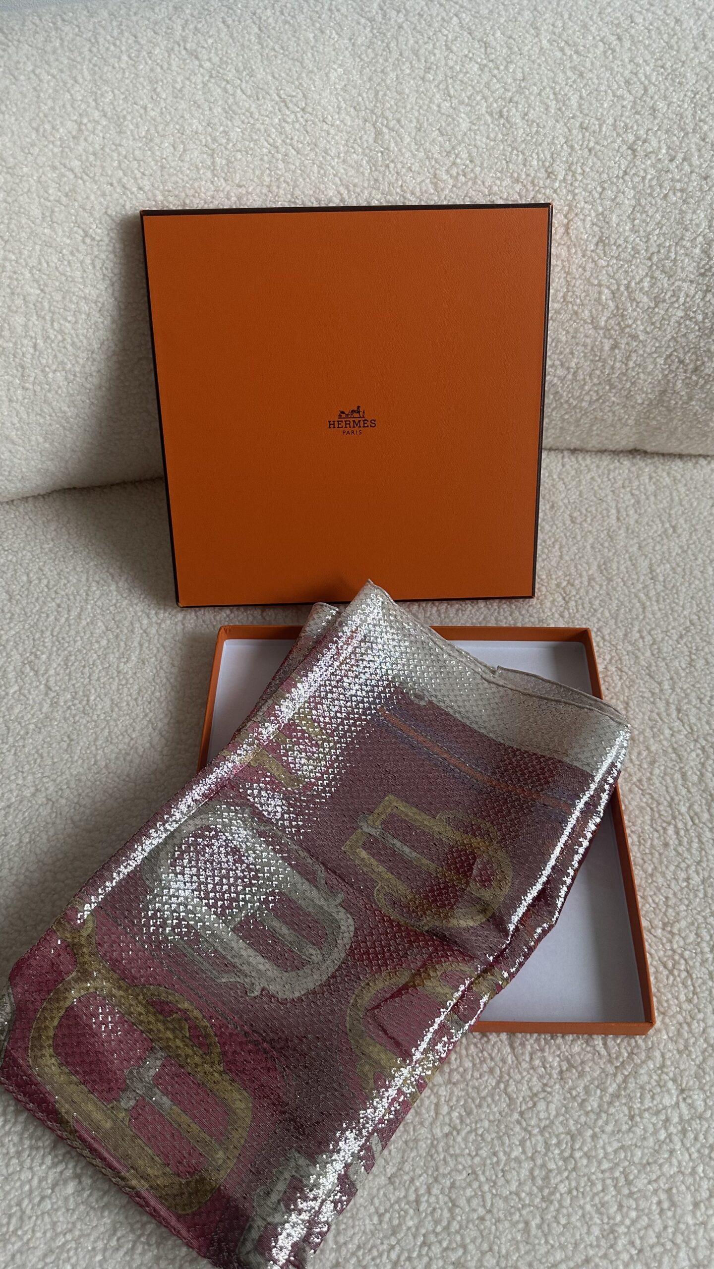 Hermes apaszka jedwabna chusta z połyskiem metalicznym