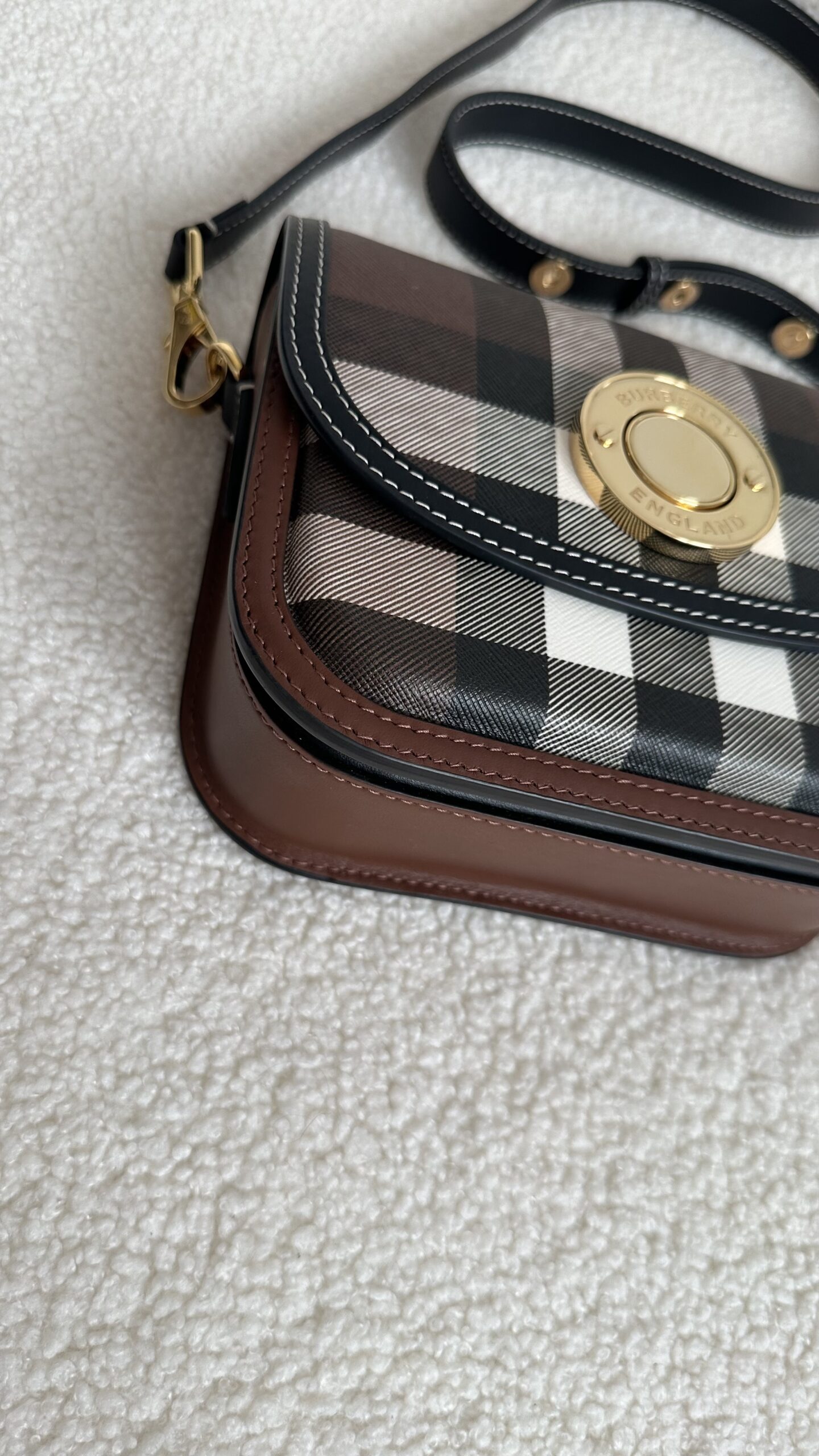 Burberry Elizabeth small listonoszka - obrazek 5