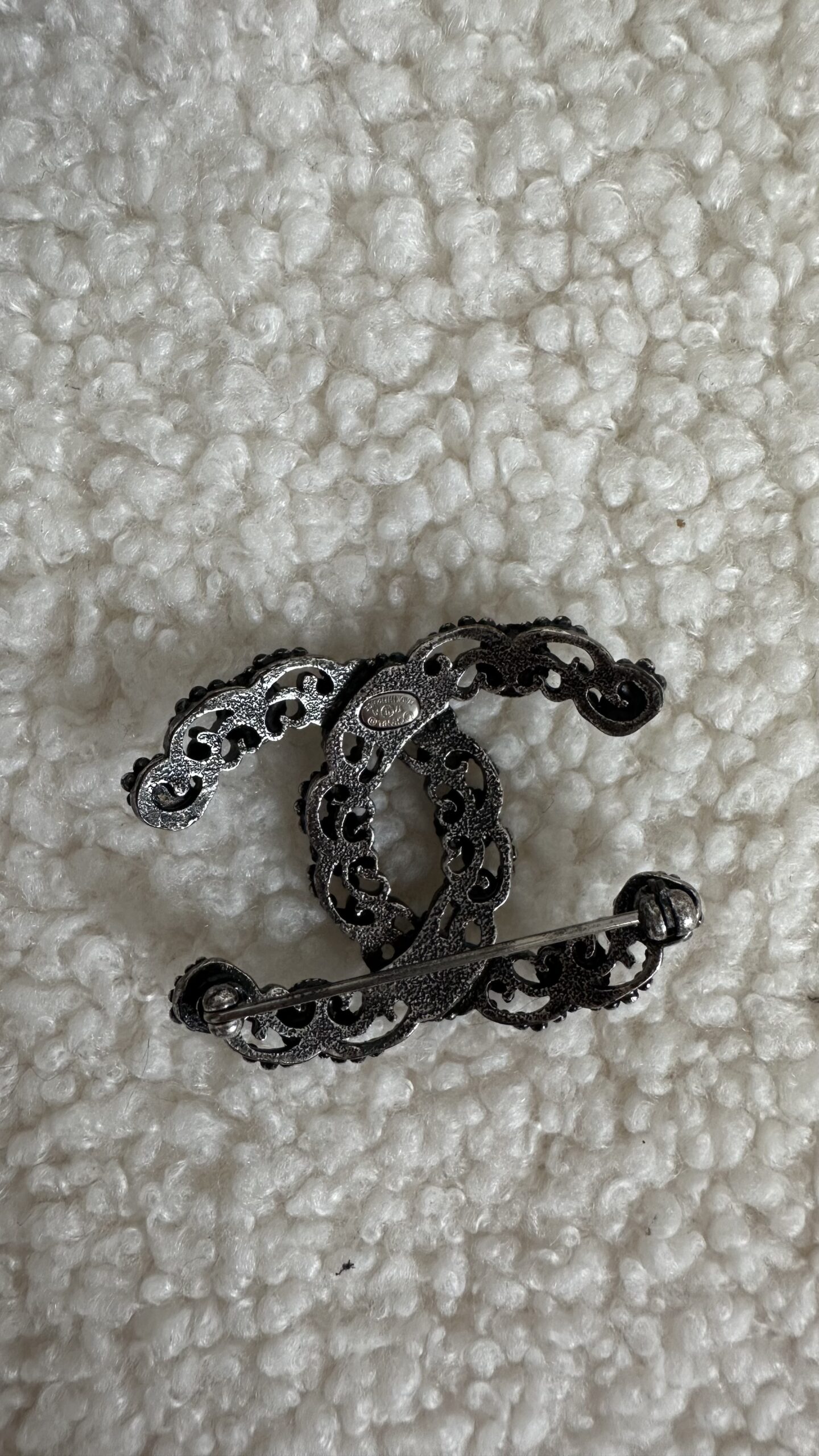 Chanel broszka srebro postarzałe i kamienie - obrazek 4