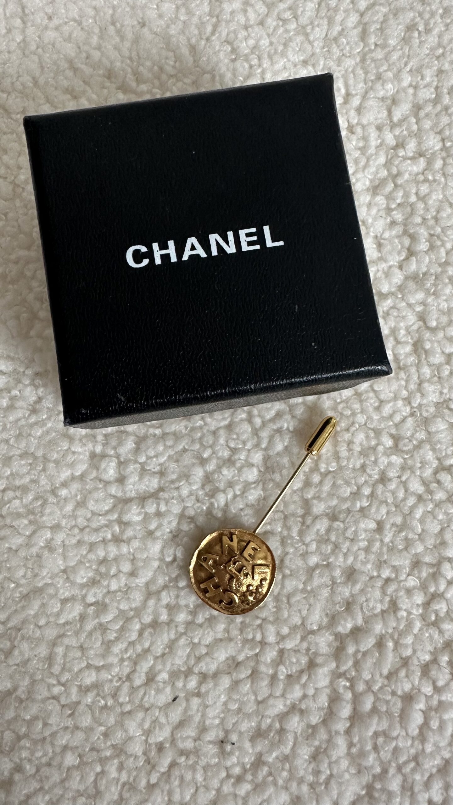 Chanel broszka szpilka vintage złoto 24 karat