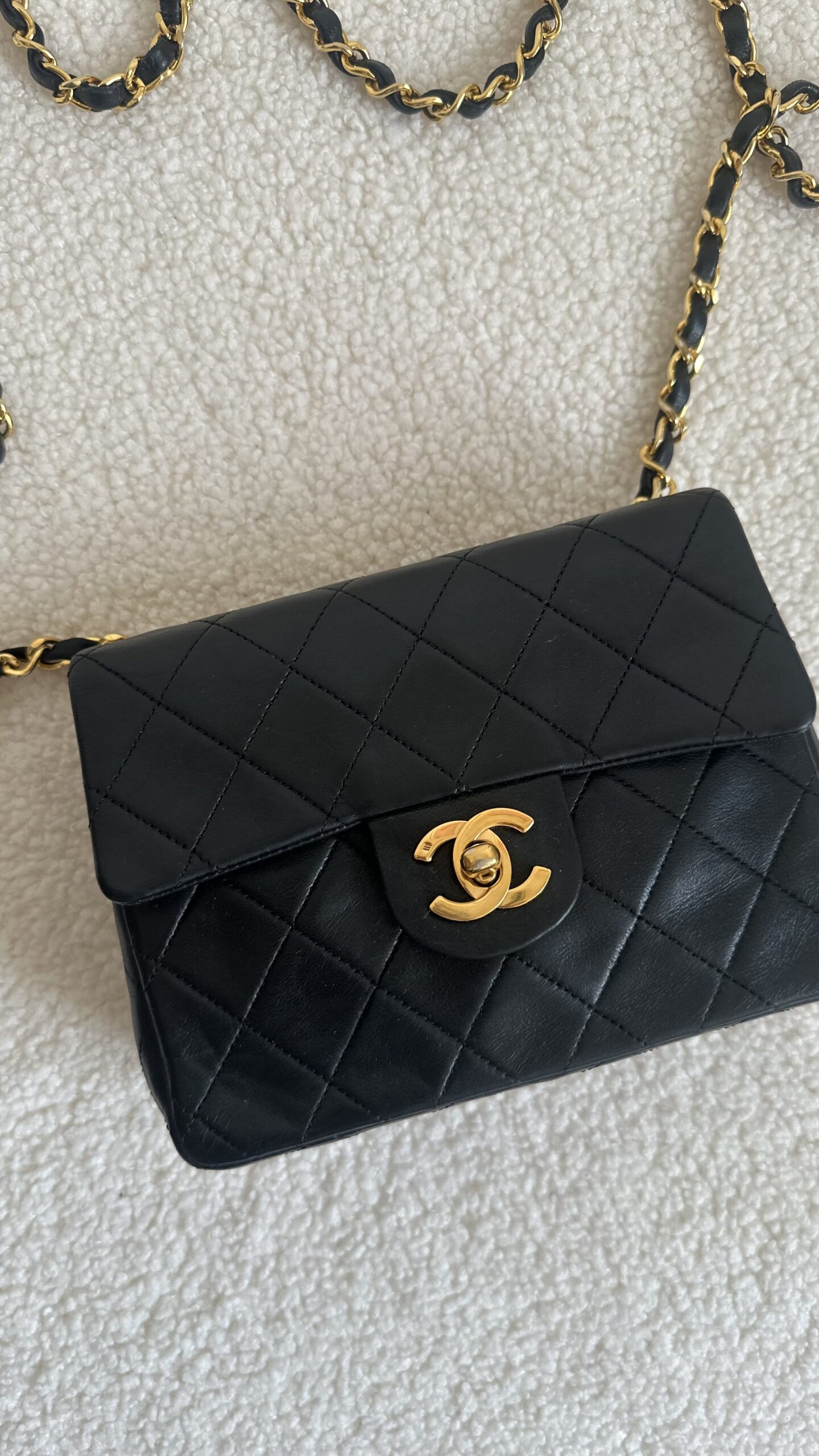 Chanel Classic Mini Square flap czarna mała torebka - obrazek 3