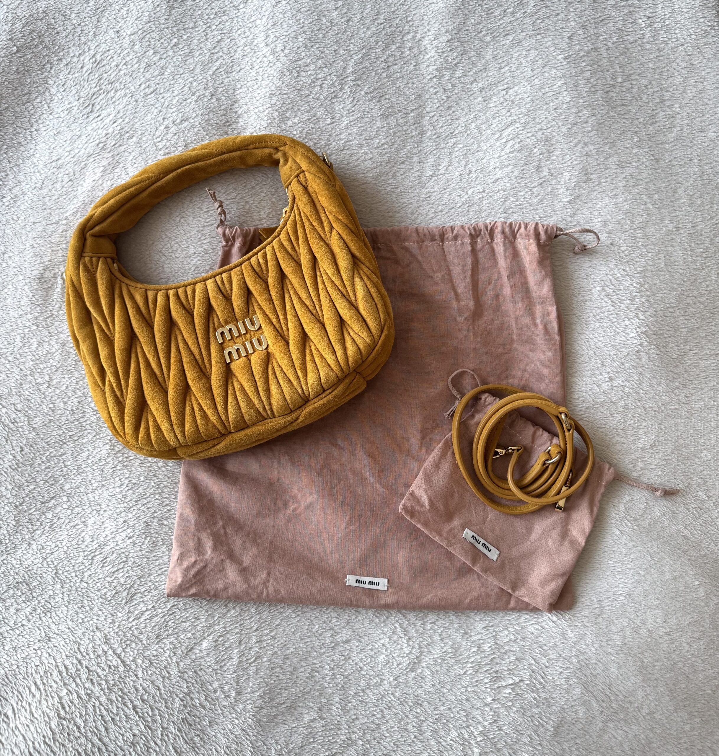 MIU MIU Wander Small Matelassè Suede Bag - torebka - obrazek 4