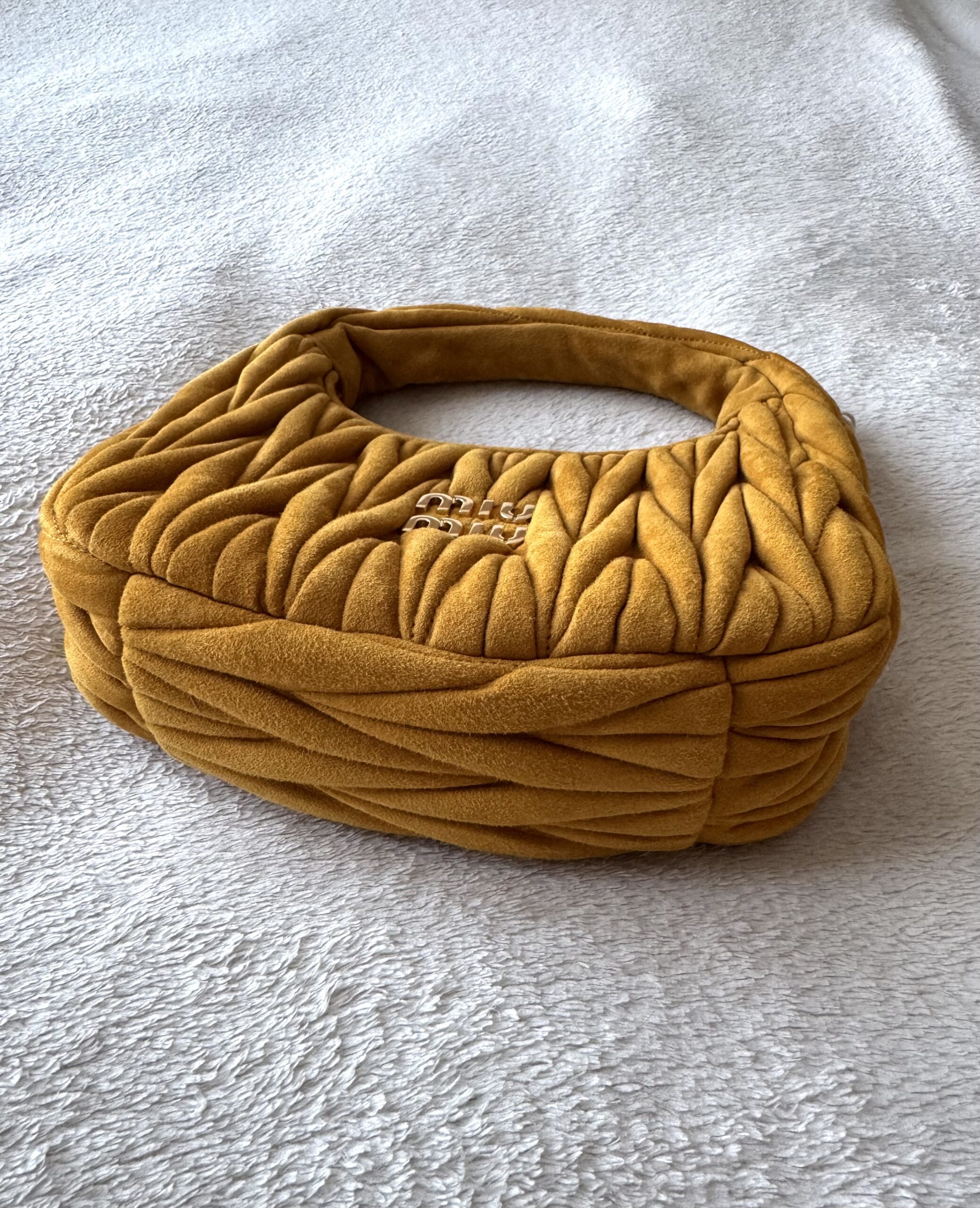 MIU MIU Wander Small Matelassè Suede Bag - torebka - obrazek 7