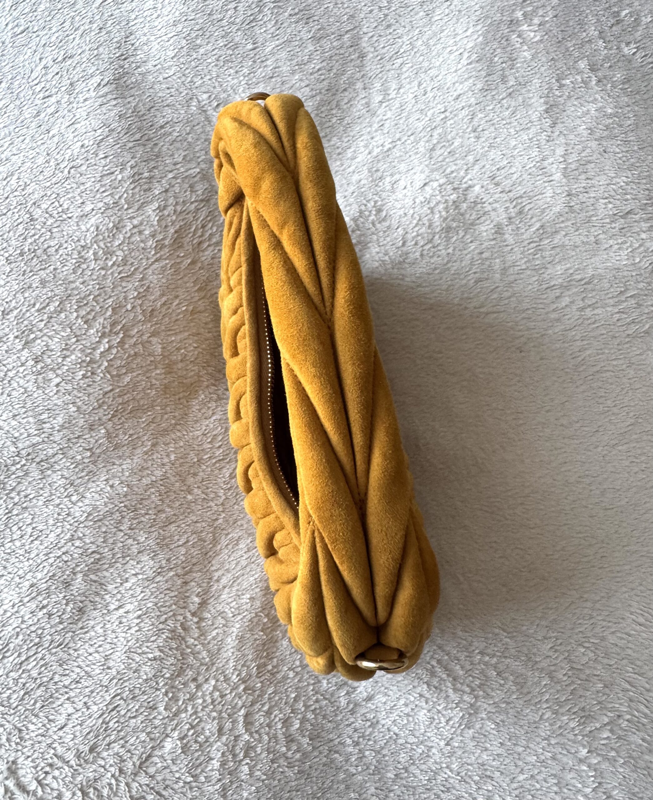 MIU MIU Wander Small Matelassè Suede Bag - torebka - obrazek 10