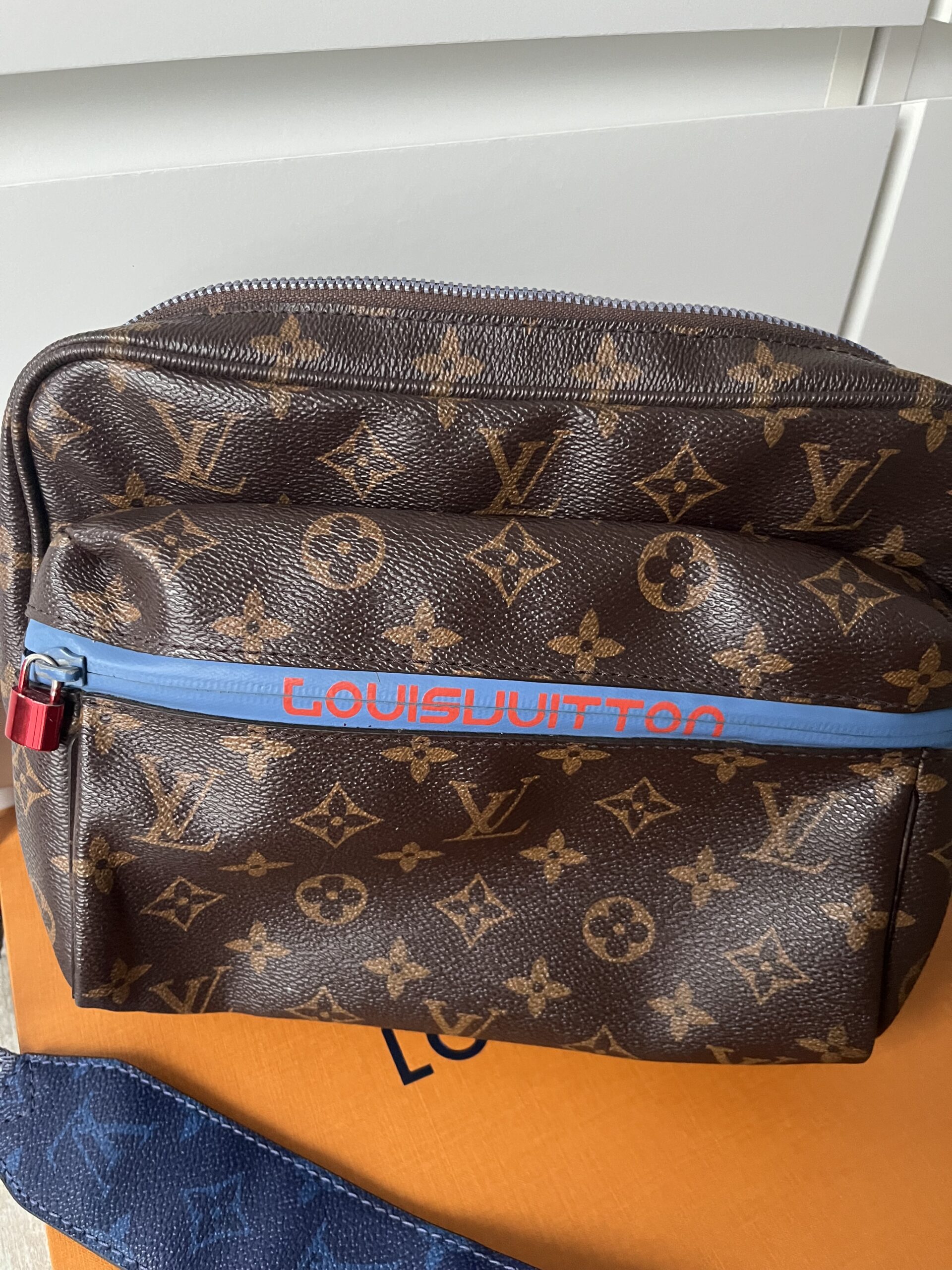 Louis Vuitton outdoor messenger Lv monogram - obrazek 5