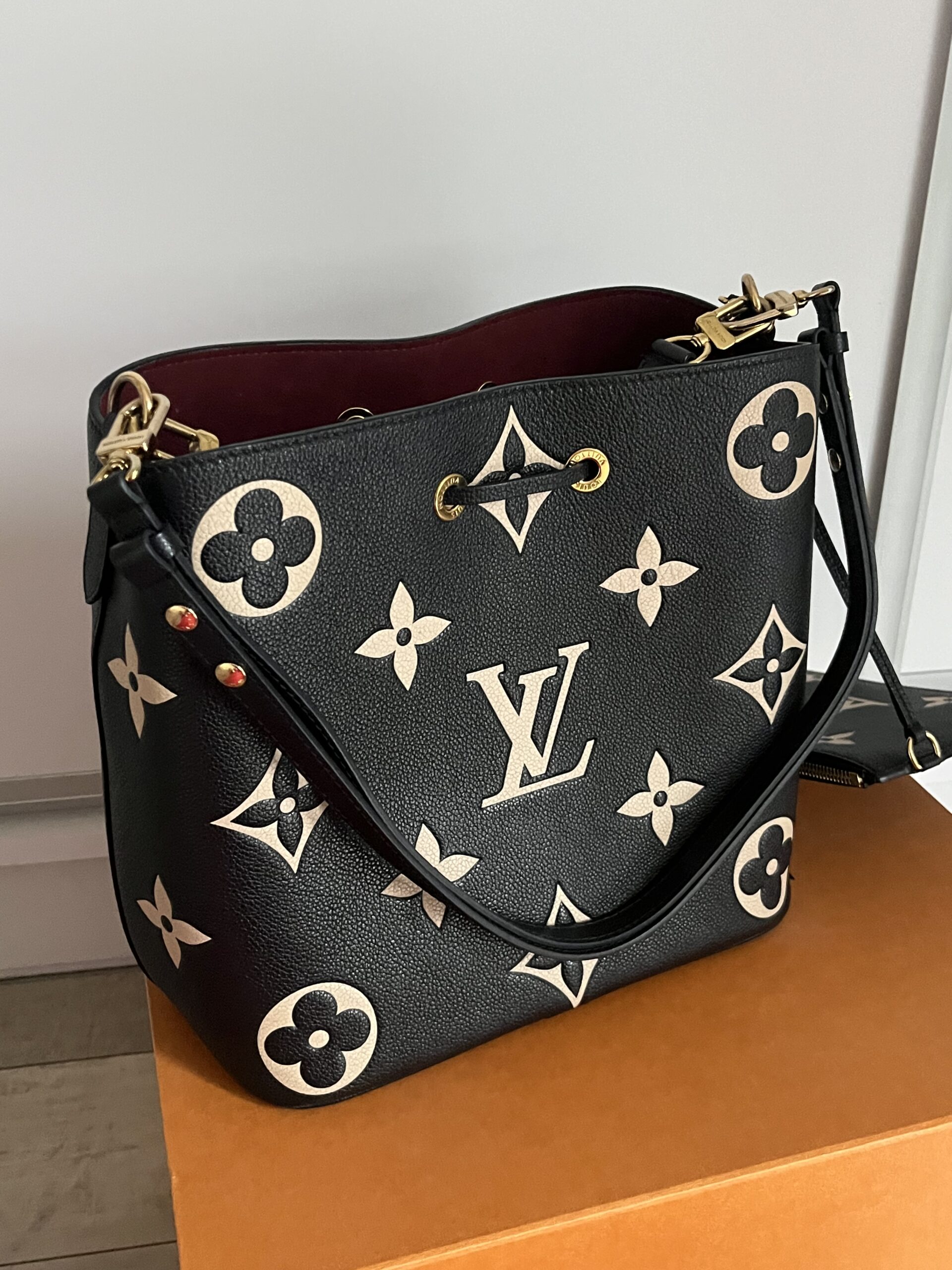 Louis Vuitton Neonoe empreinte leather Lv bicolor skóra monogram - obrazek 5