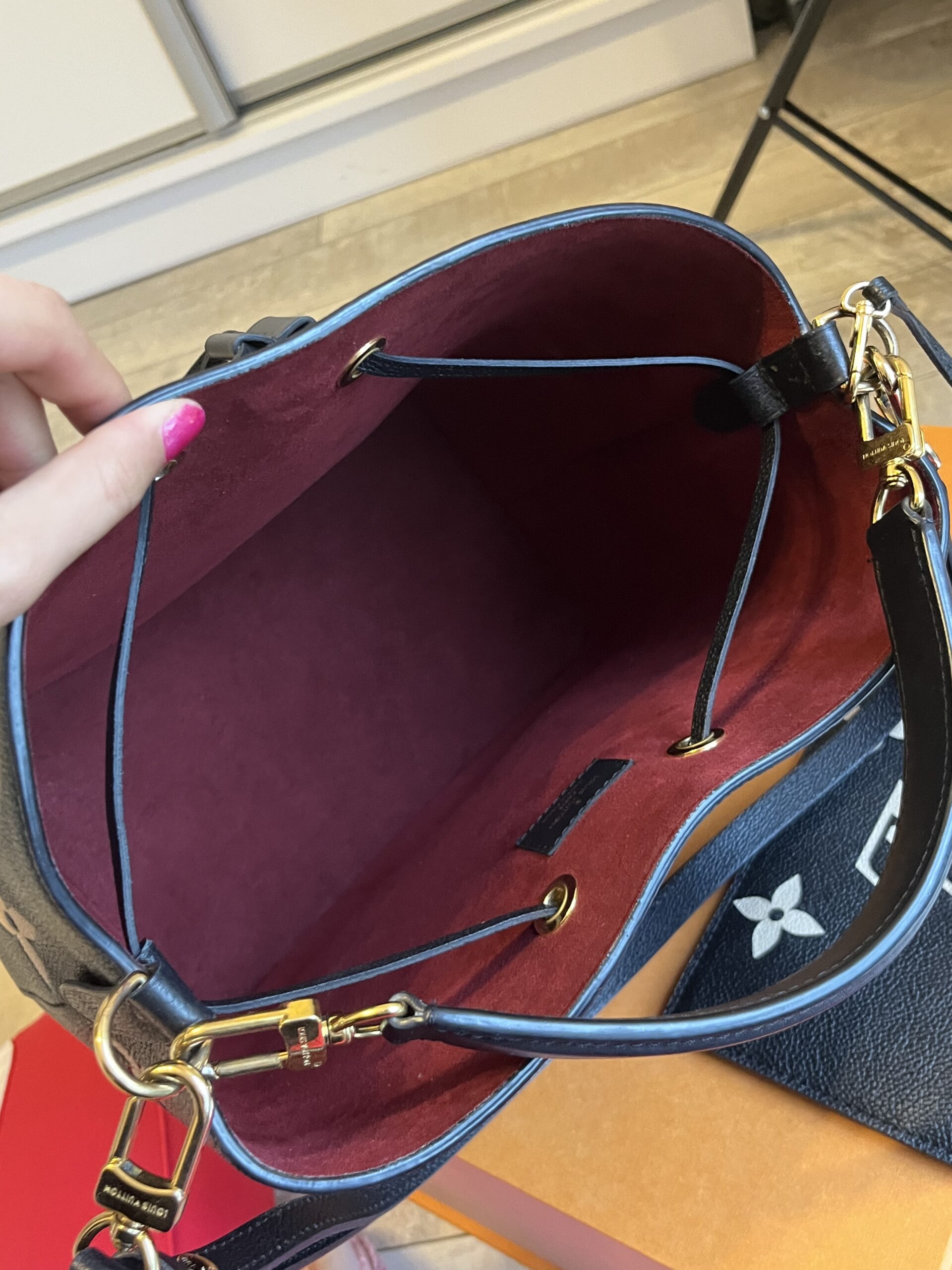 Louis Vuitton Neonoe empreinte leather Lv bicolor skóra monogram - obrazek 11