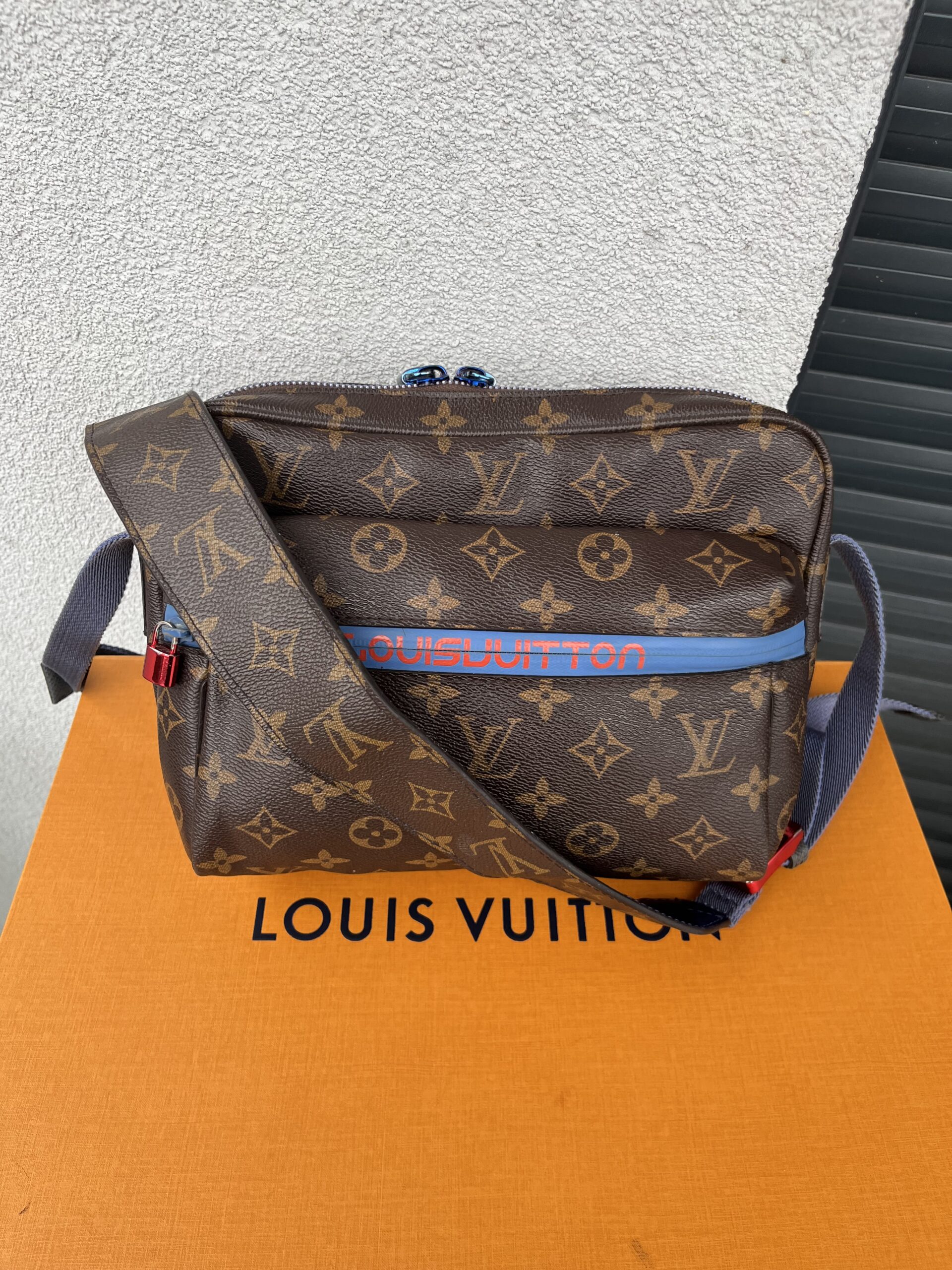 Louis Vuitton outdoor messenger Lv monogram