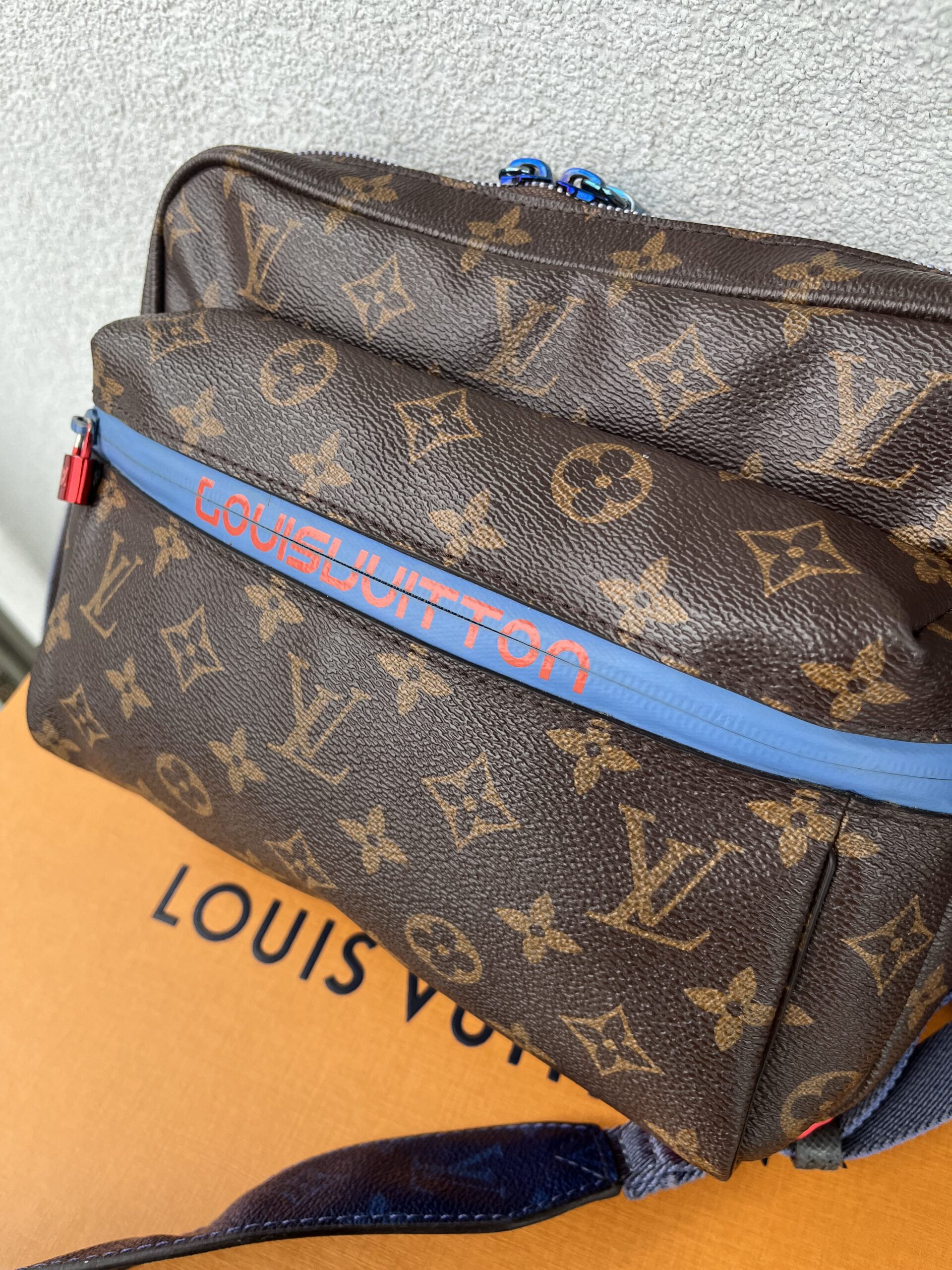 Louis Vuitton outdoor messenger Lv monogram - obrazek 7