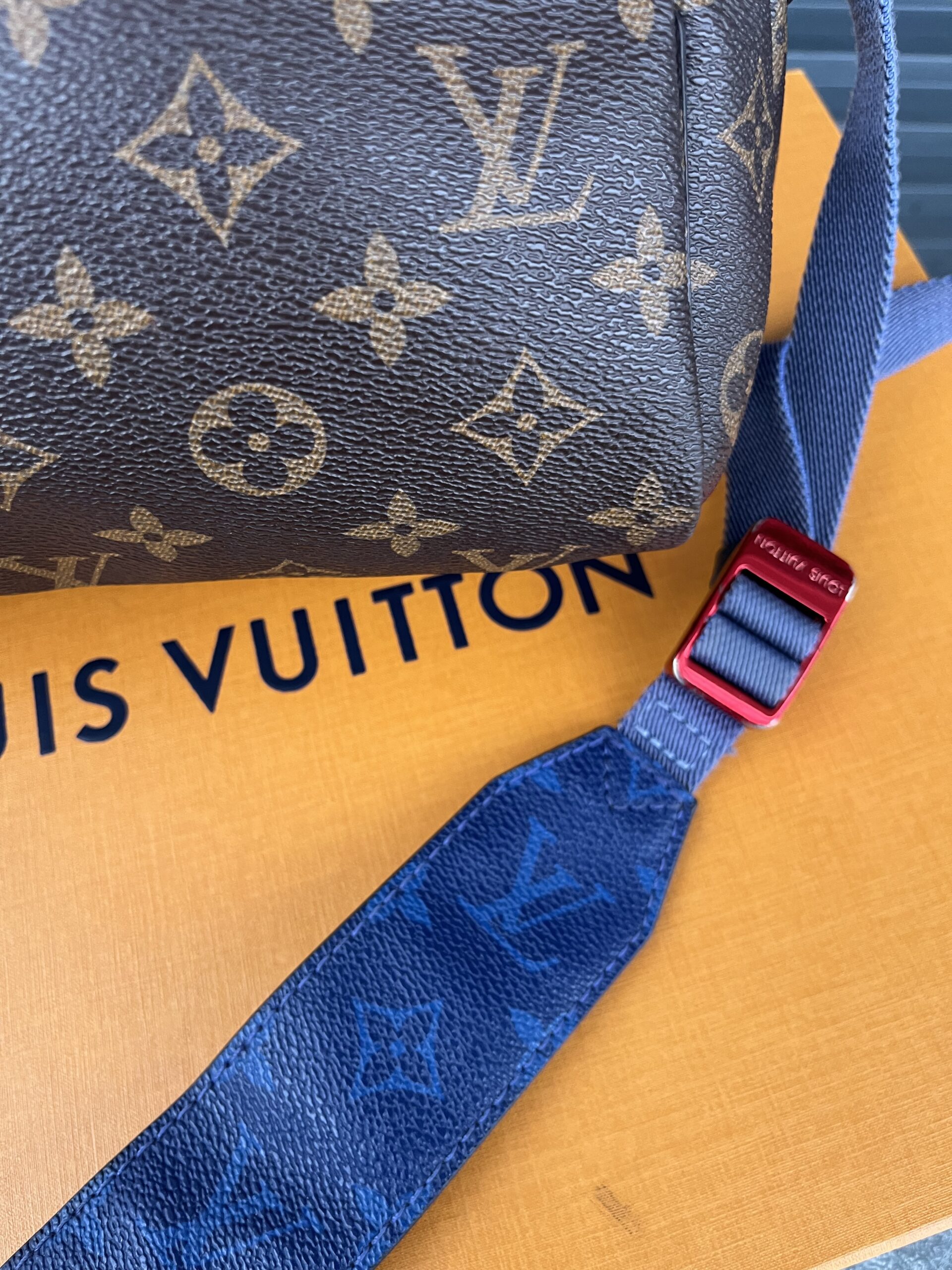 Louis Vuitton outdoor messenger Lv monogram - obrazek 11