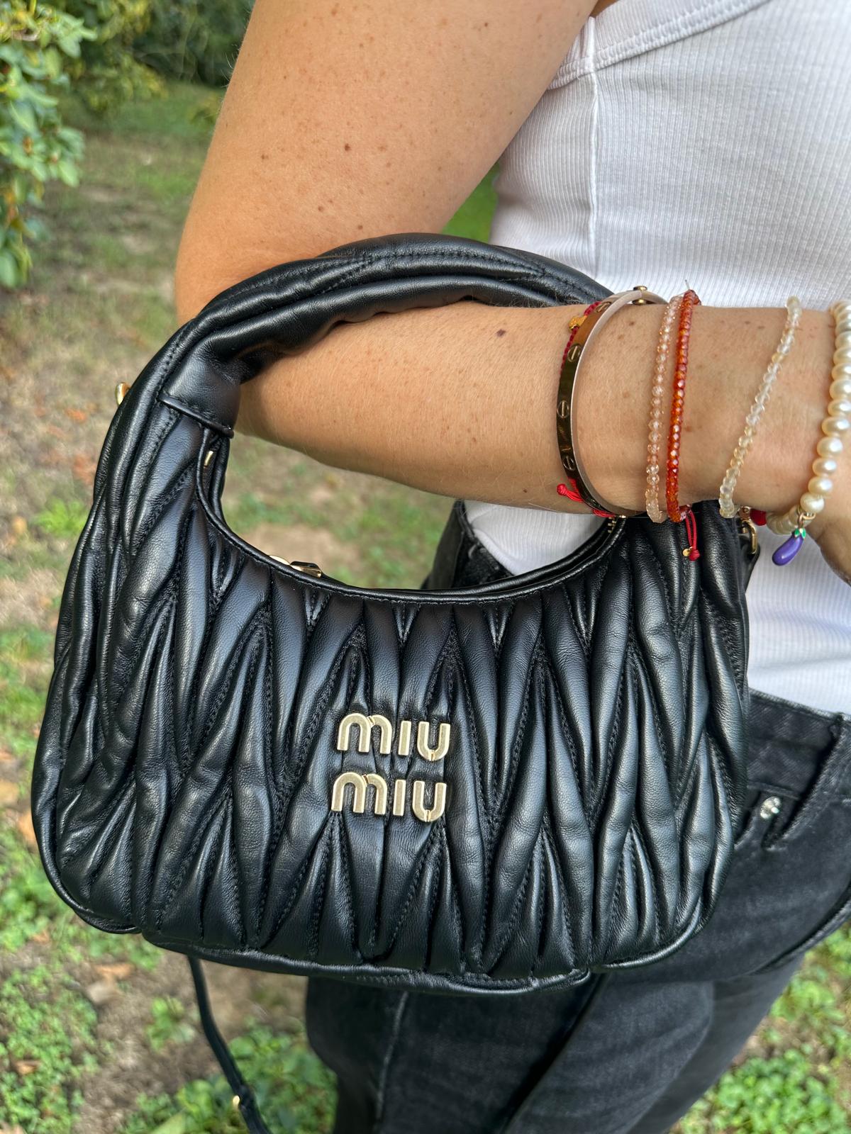 Miu Miu Wander matelassé suede bag czarna torebka - obrazek 4