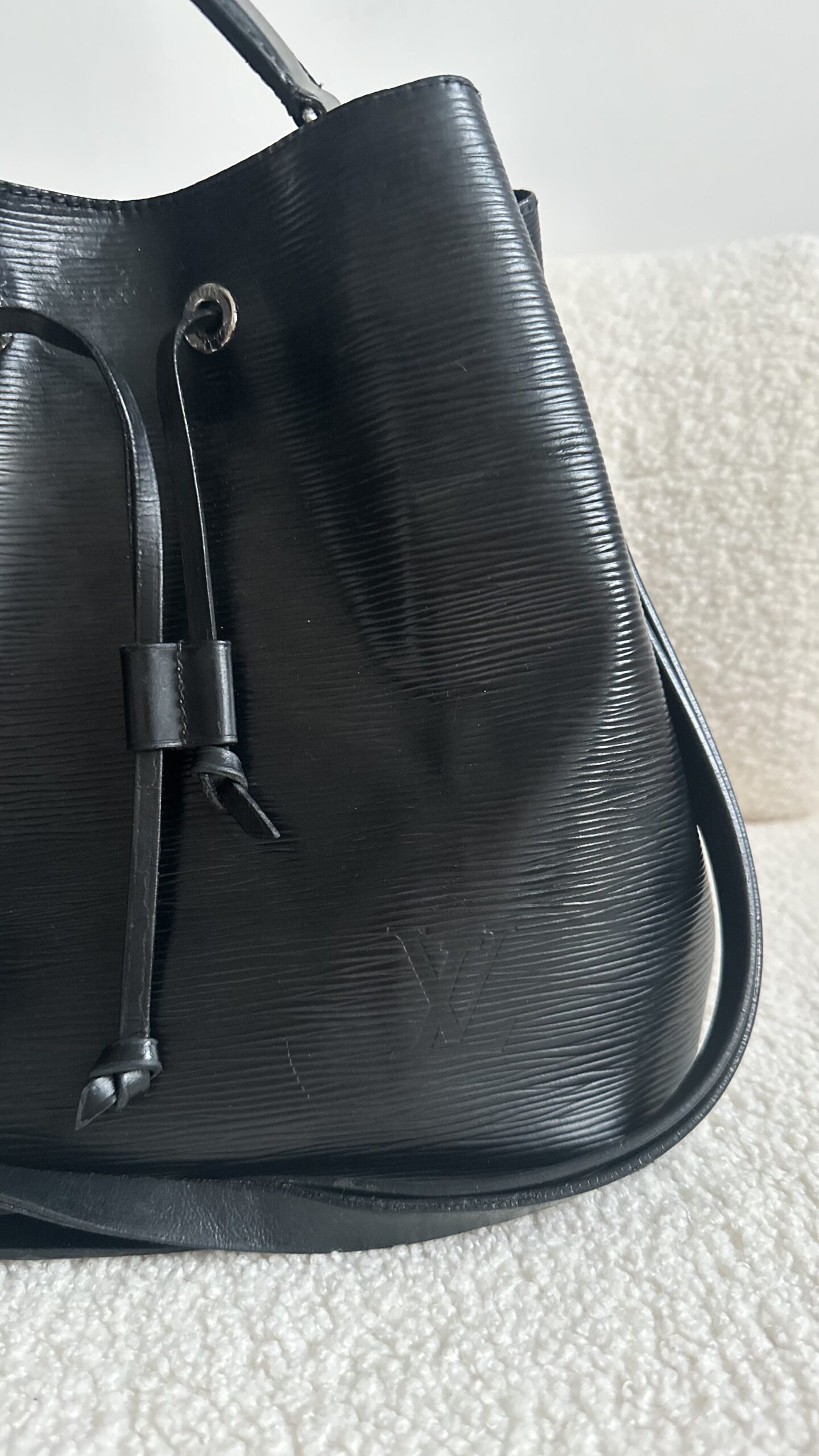 Louis Vuitton Noe epi leather czarna torebka worek - obrazek 2