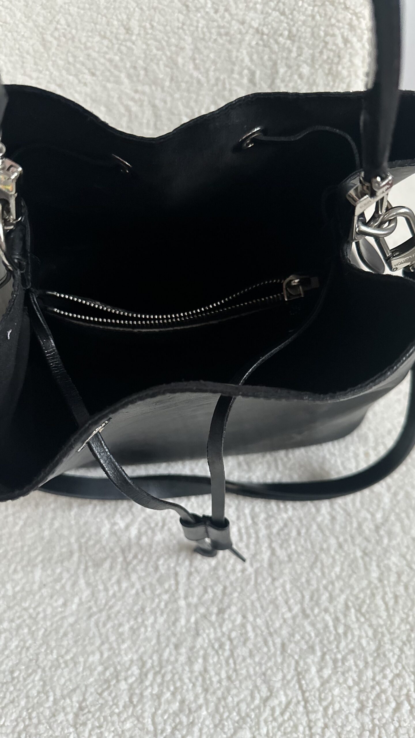 Louis Vuitton Noe epi leather czarna torebka worek - obrazek 4