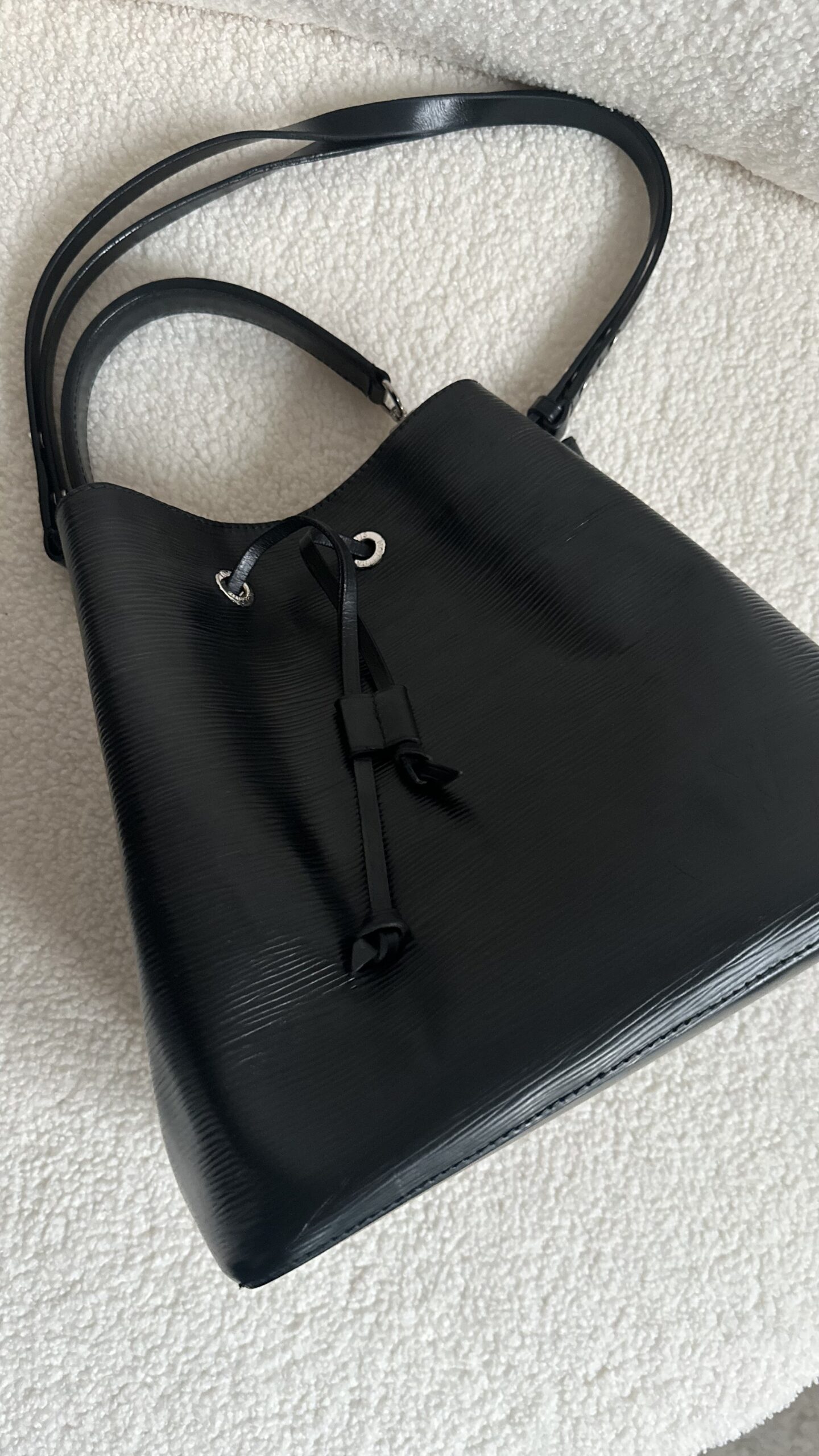 Louis Vuitton Noe epi leather czarna torebka worek - obrazek 5