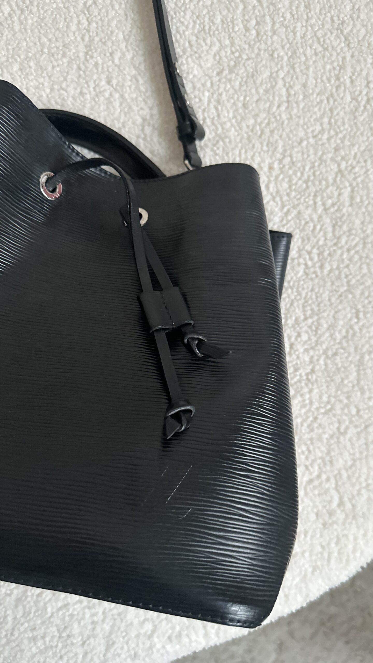 Louis Vuitton Noe epi leather czarna torebka worek - obrazek 6