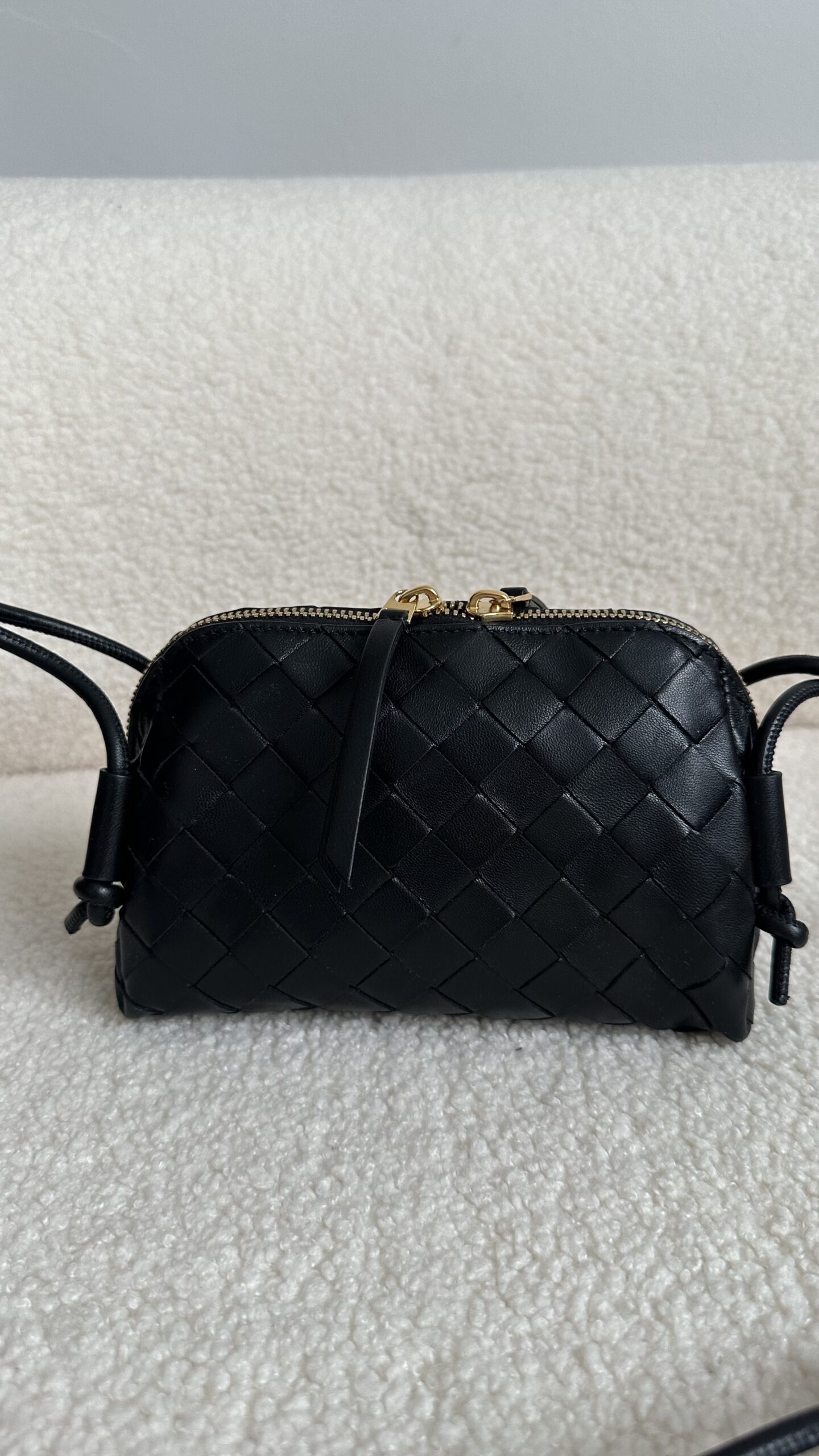 Bottega Veneta Concert Intrecciato czarna torebka - obrazek 2