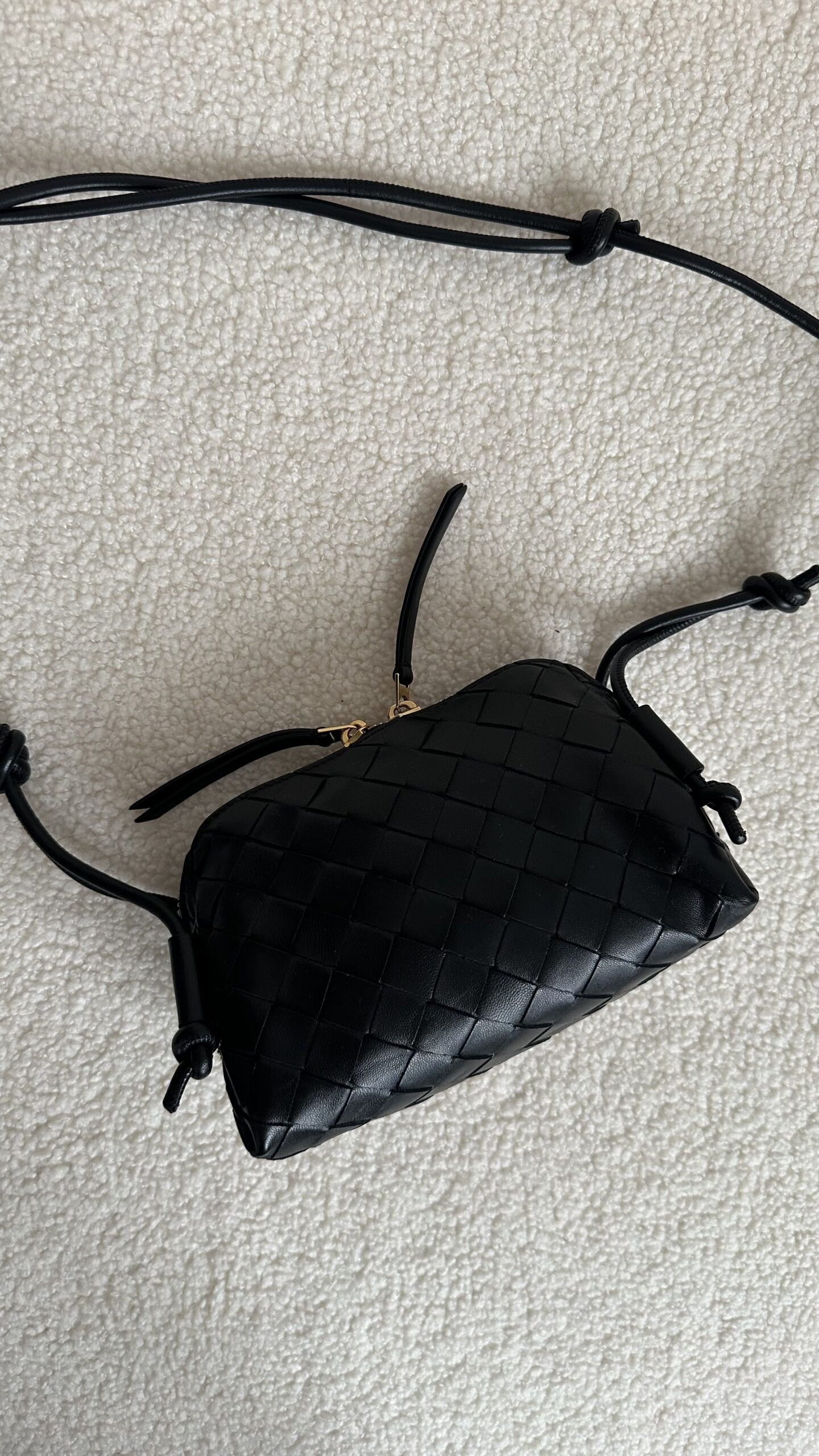 Bottega Veneta Concert Intrecciato czarna torebka - obrazek 3