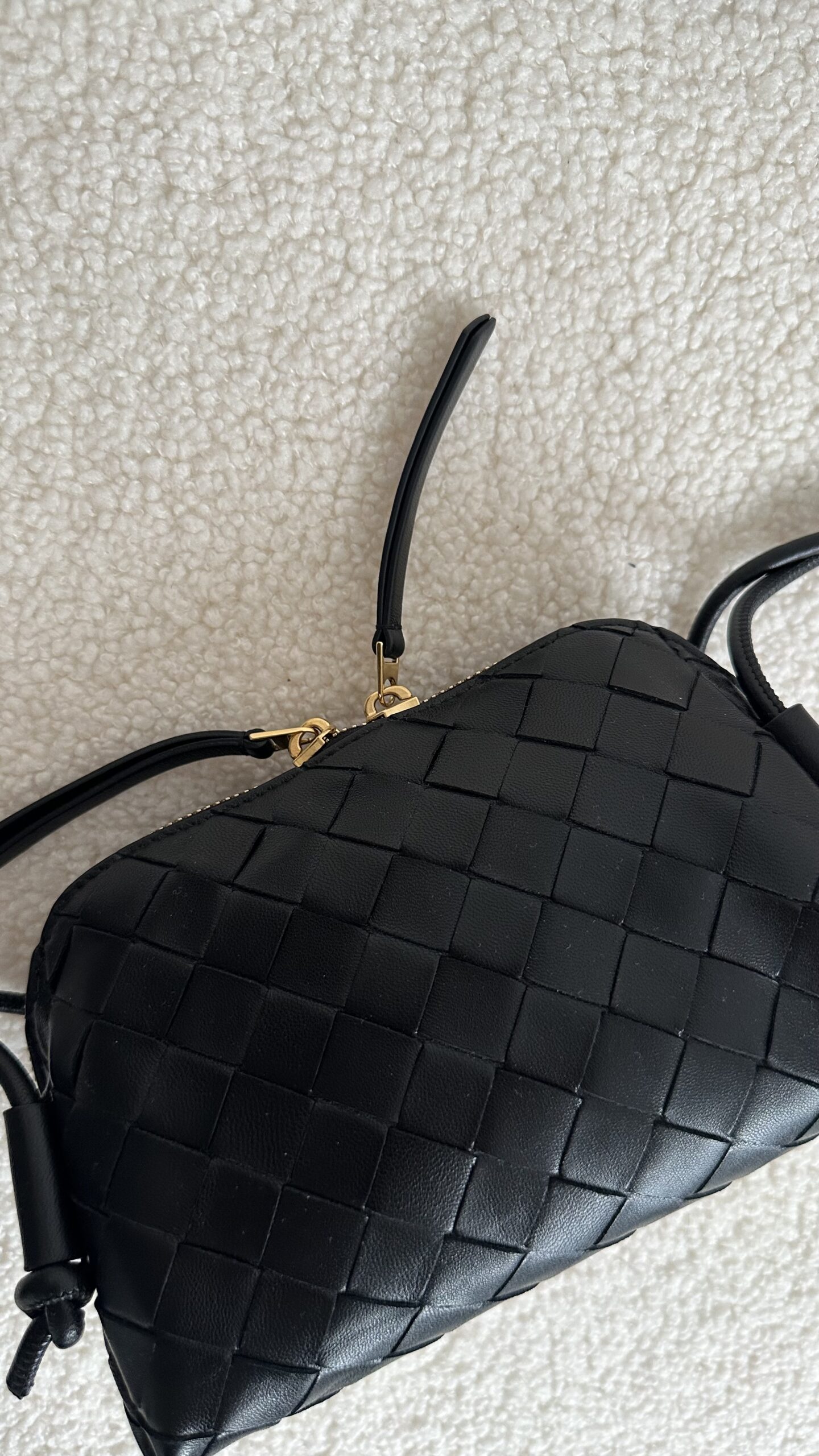 Bottega Veneta Concert Intrecciato czarna torebka - obrazek 4