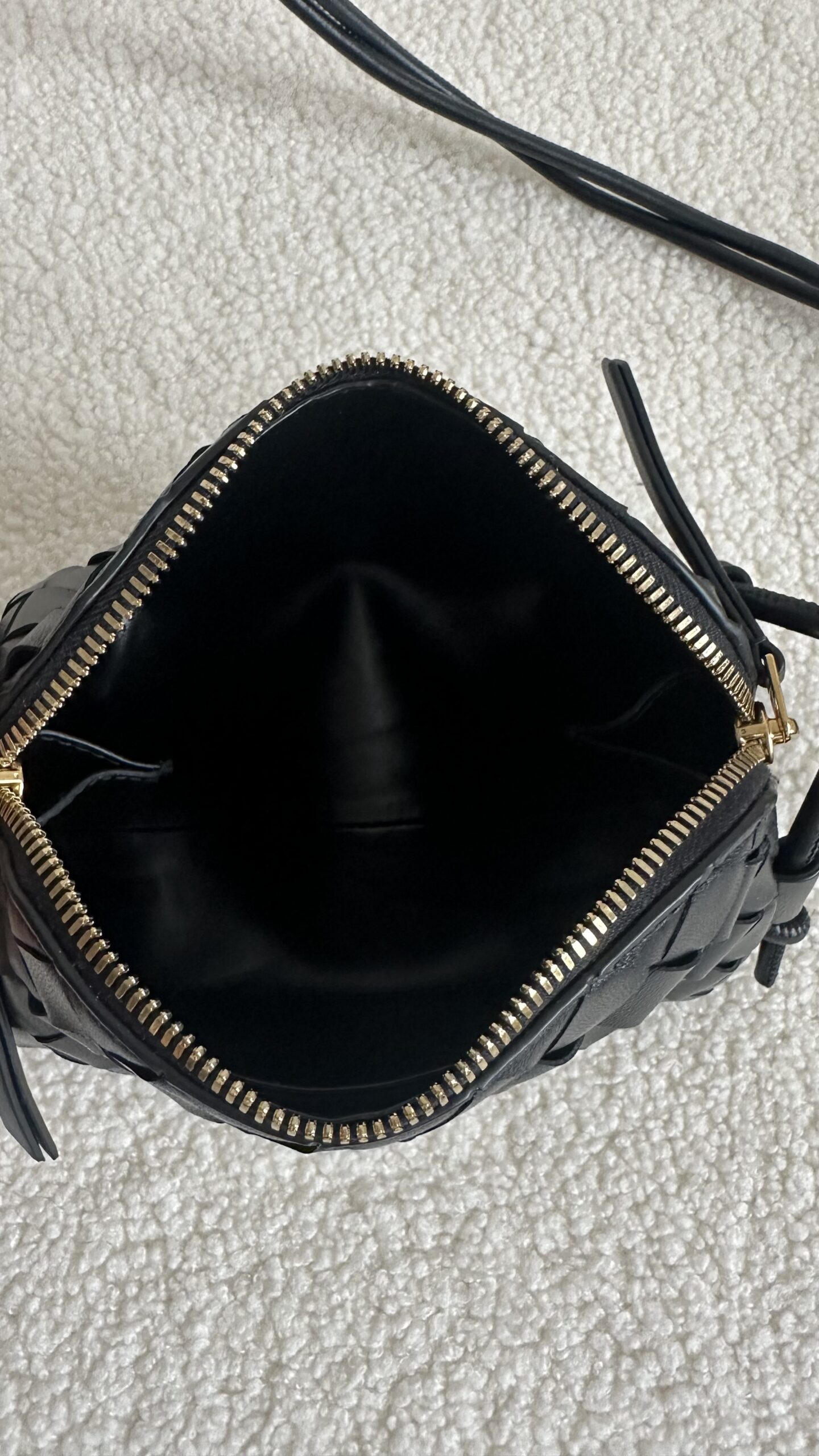 Bottega Veneta Concert Intrecciato czarna torebka - obrazek 6